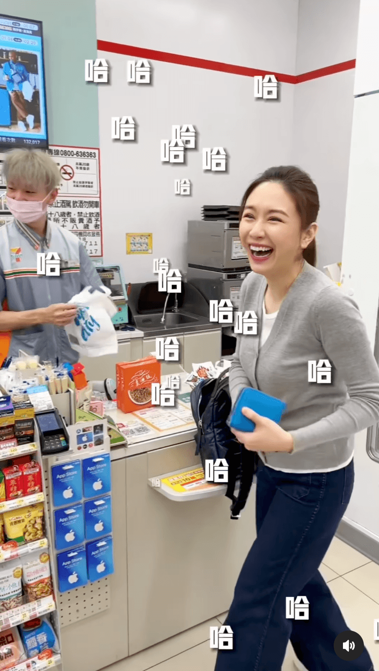店員沒接住蔡依珊的哏,蔡依珊只能尷尬笑笑。(翻攝蔡依珊IG)