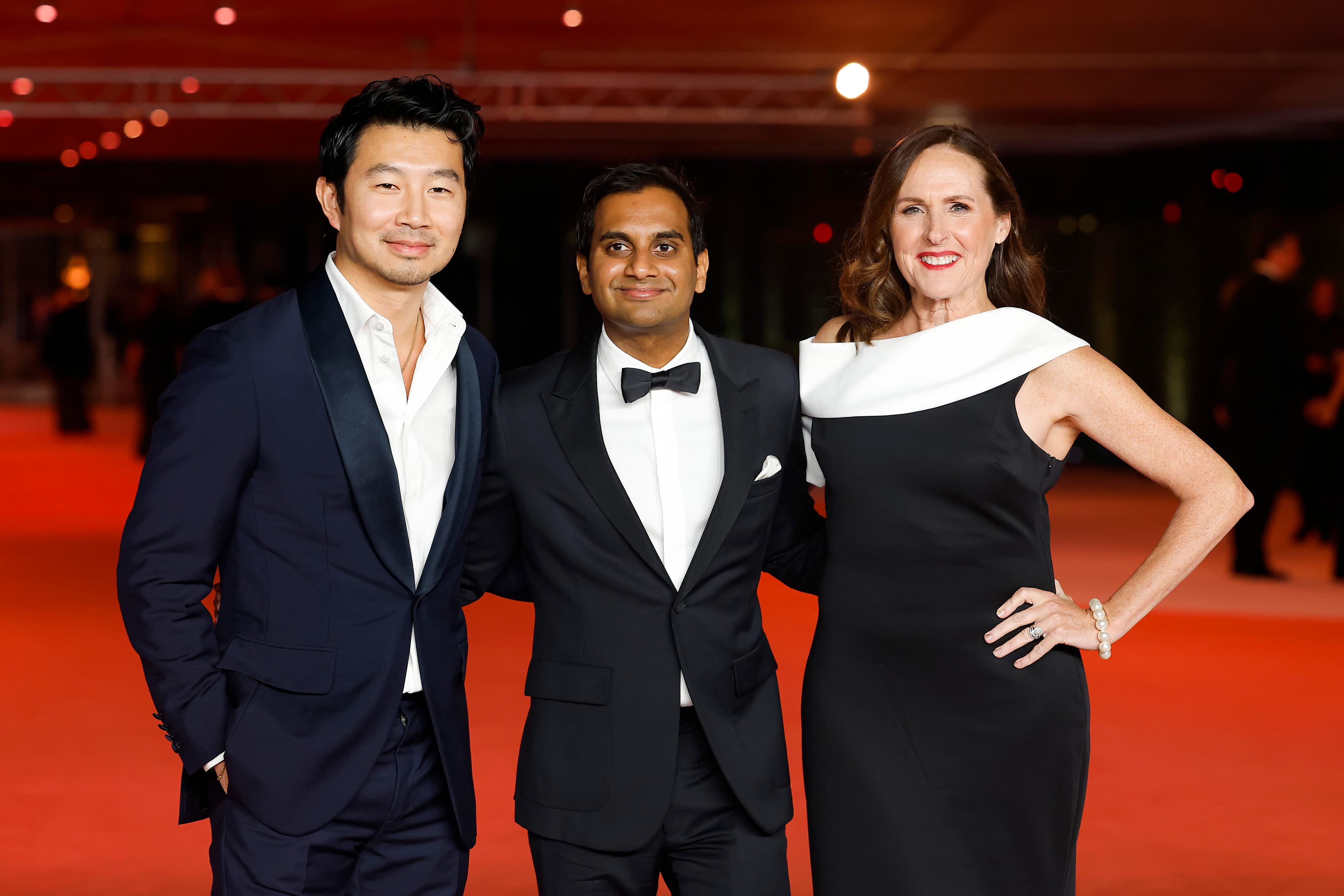劉思慕(左起)、阿齊茲安薩里、莫莉香儂。(Emma McIntyre攝/Getty Images for Academy Museum of Motion Pictures)
