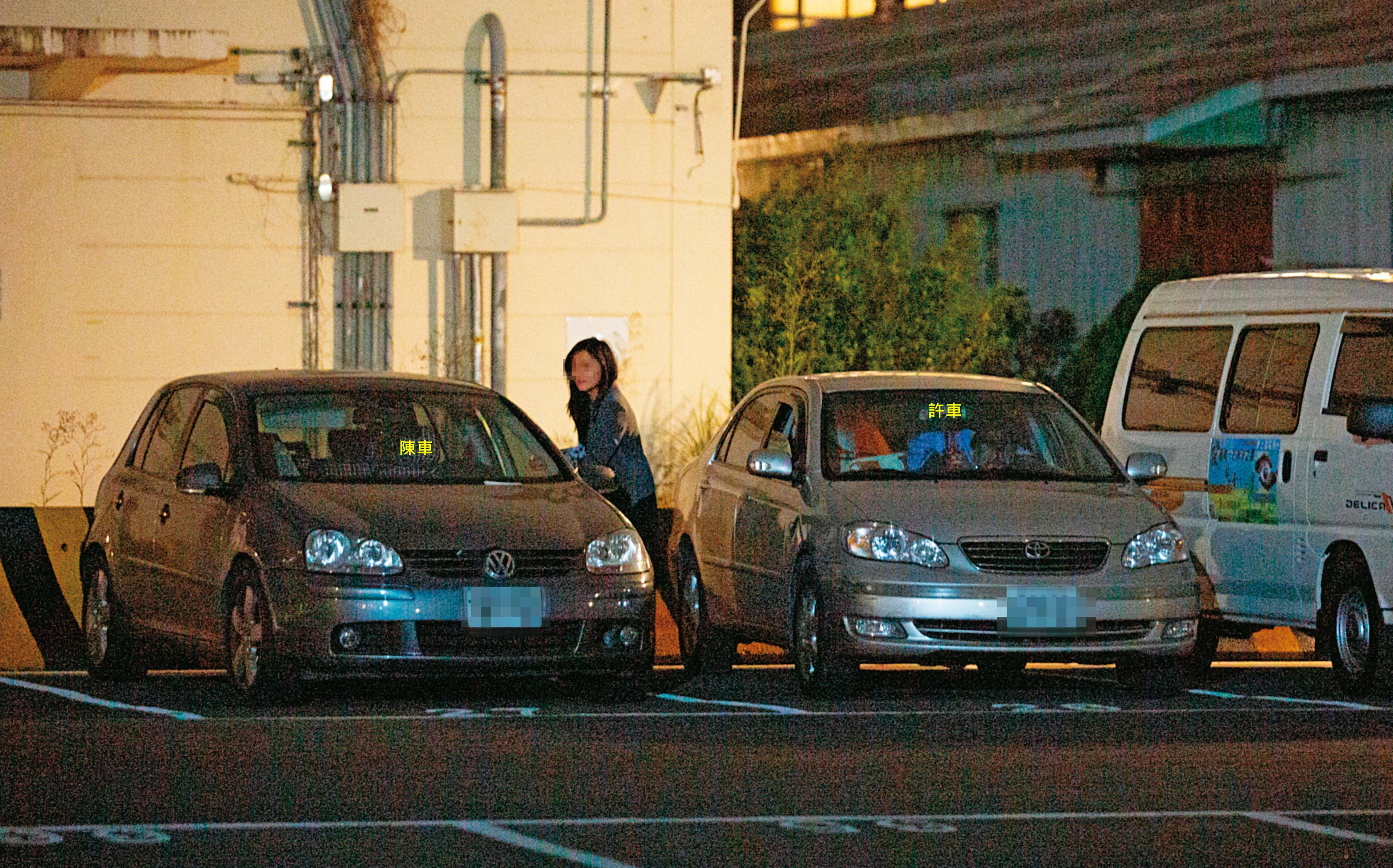 11/20 20:24,許朝程與陳女在車內幽會一個多小時後,許坐回駕駛座,陳則回到自己車上。