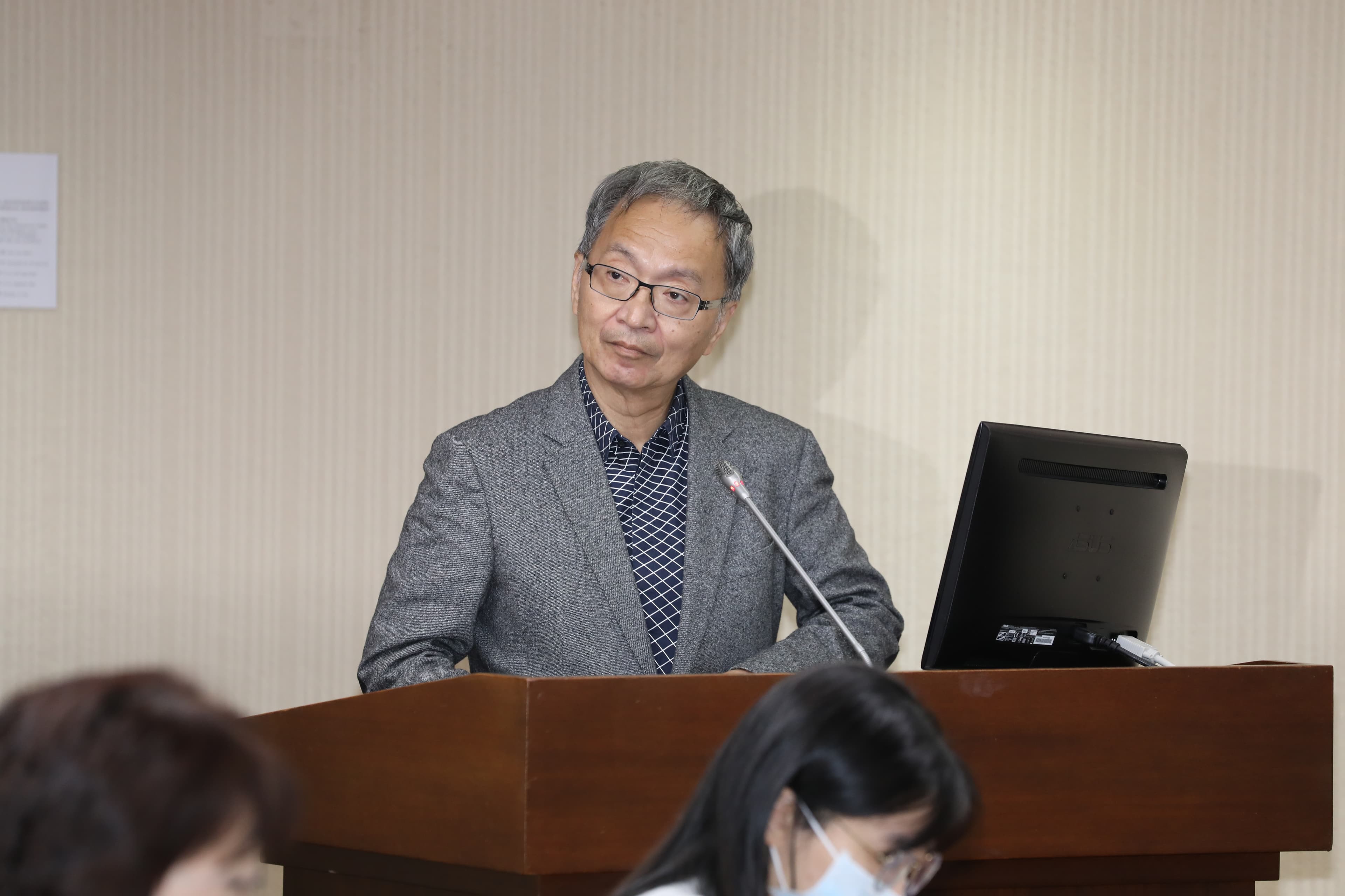 薛瑞元透露寶林31例個案中，14例均驗出「米酵菌酸」。