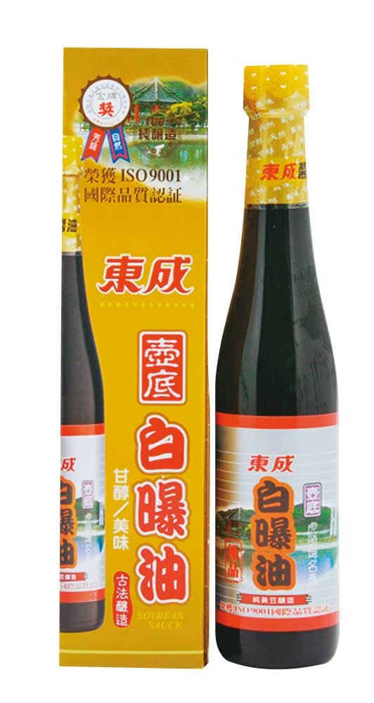 東成醬油包裝標榜「古法釀造」,但現今已非自釀。(翻攝Yahoo購物官網)