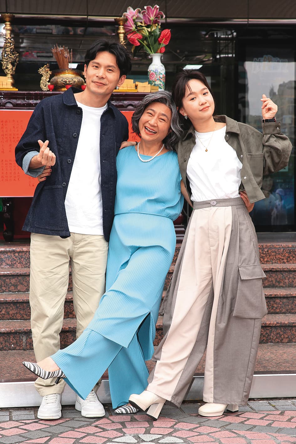 主演《我的意外室友》的楊麗音(中)擁有強大戲劇能量,為人處事也令嚴正嵐(右)佩服。左為姚淳耀。