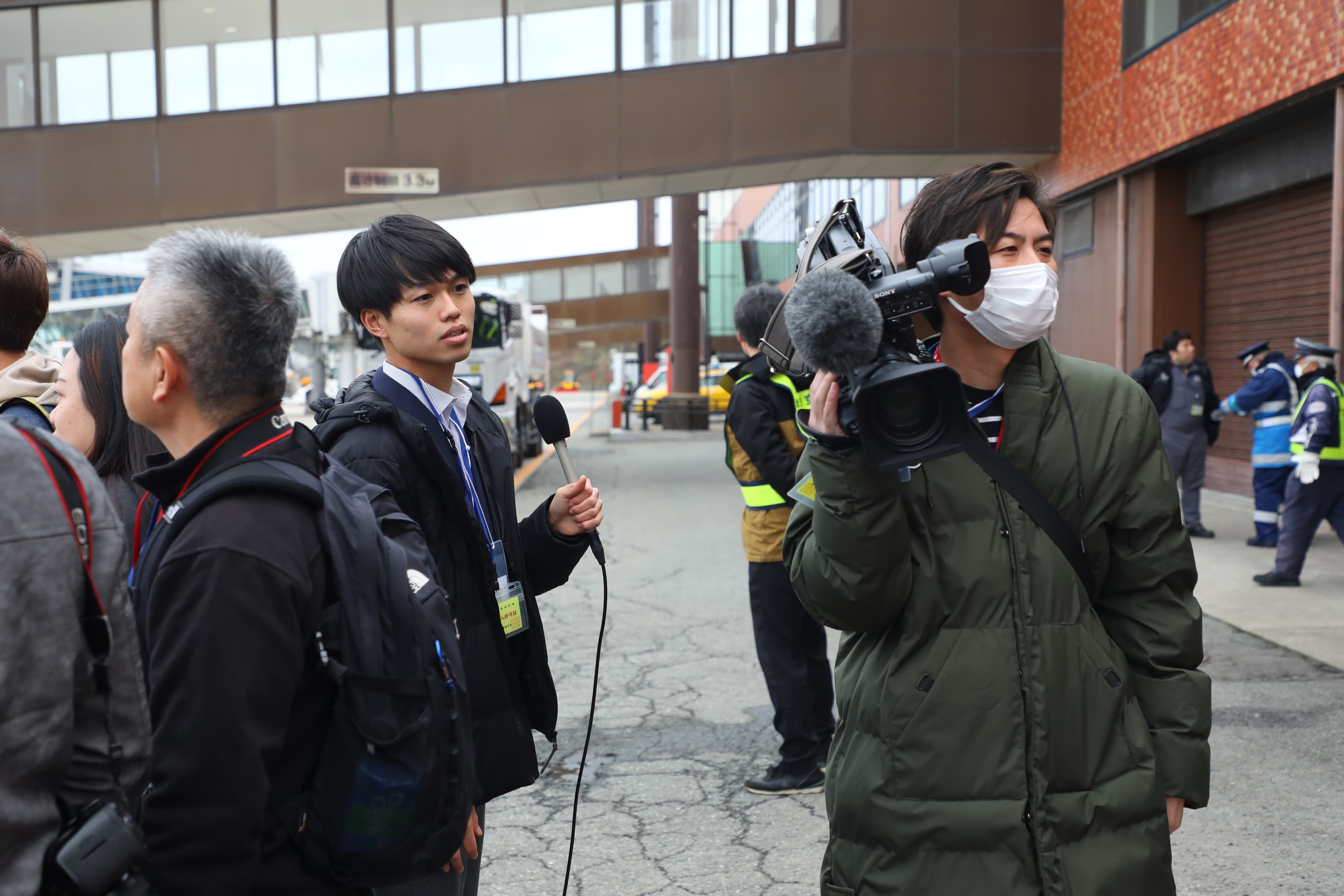 台灣來的首航班機也吸引日本當地媒體到現場採訪。
