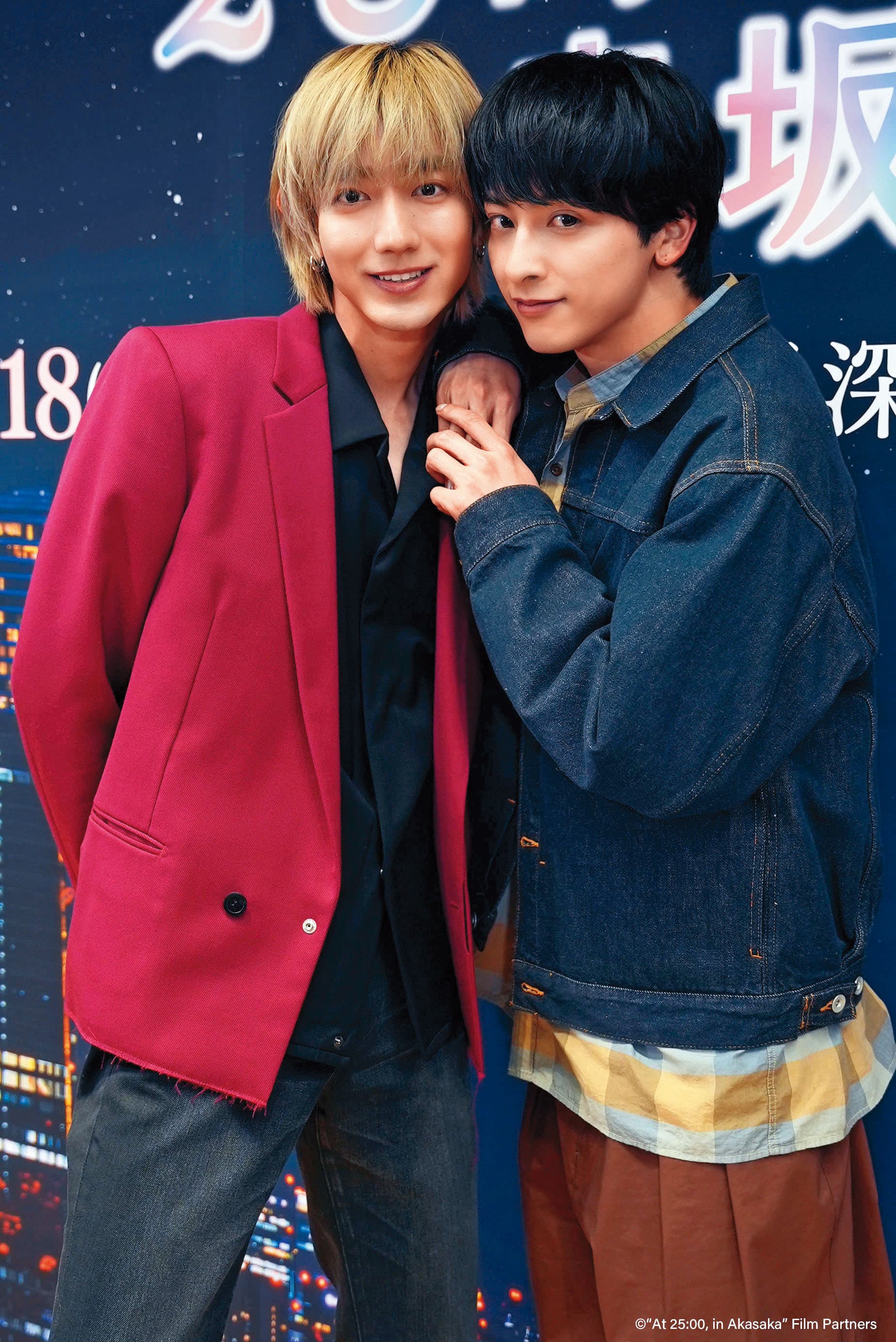 新生代演員駒木根葵汰(左)和新原泰佑(右)為演出真人版《25時,赤坂見》,從外型開始下功夫。(GagaOOLala提供)