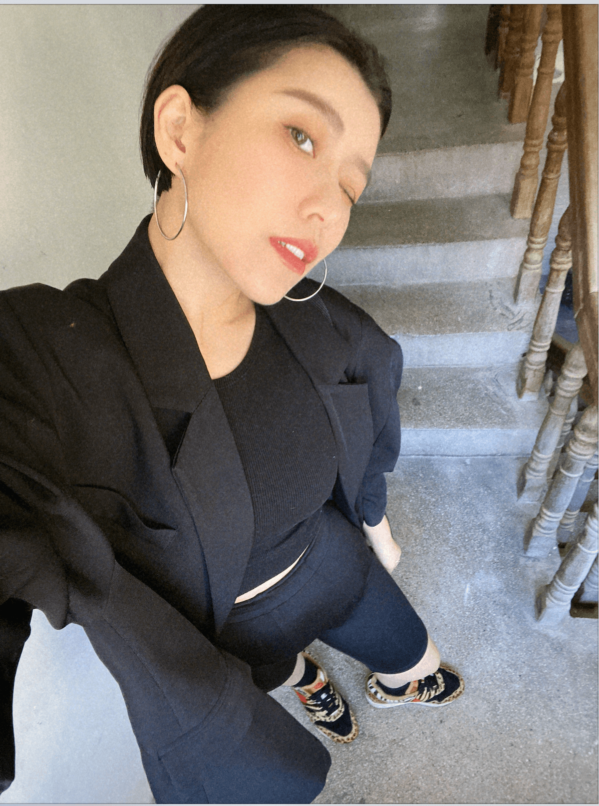 哈雷蜜在IG分享穿搭,以及工作與感情的心得,意外讓追蹤者再相信愛情。(哈雷蜜提供)