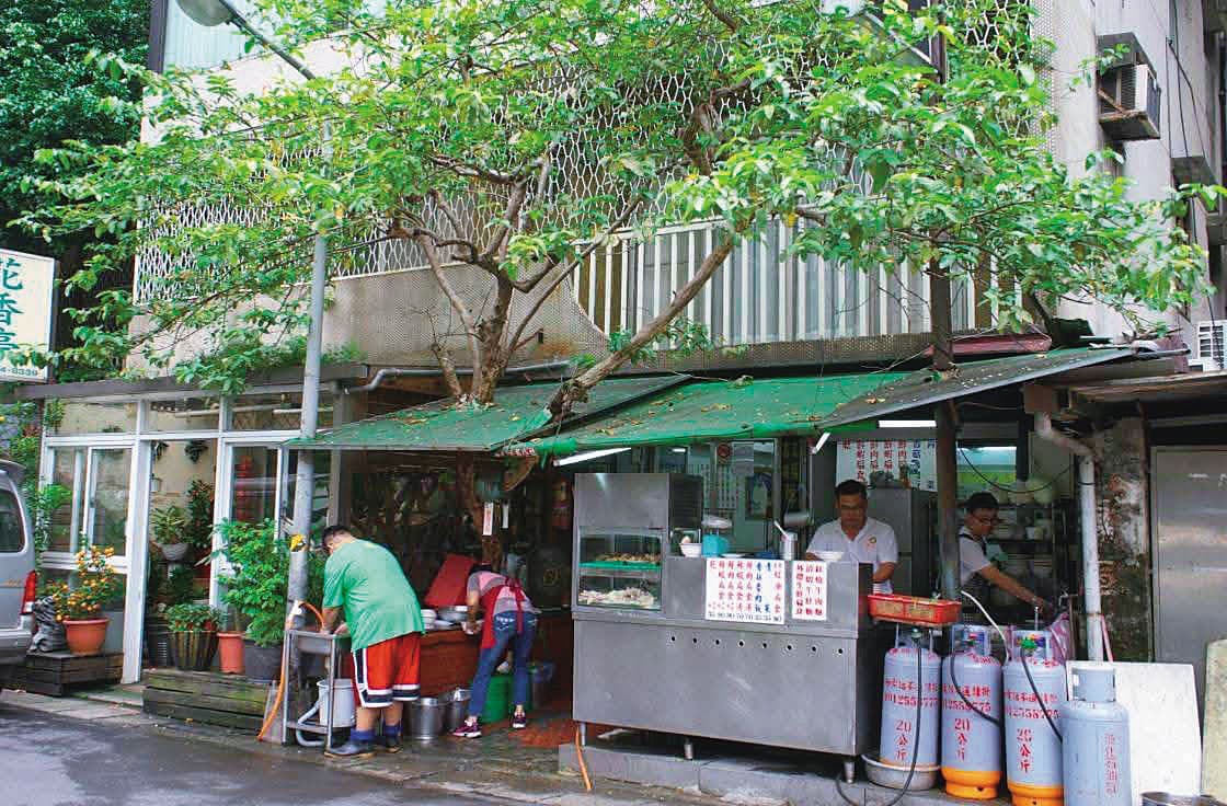 北市東區一品大廈附近的老店,走過輝煌歲月,已於2022年熄燈。(林進泰提供)
