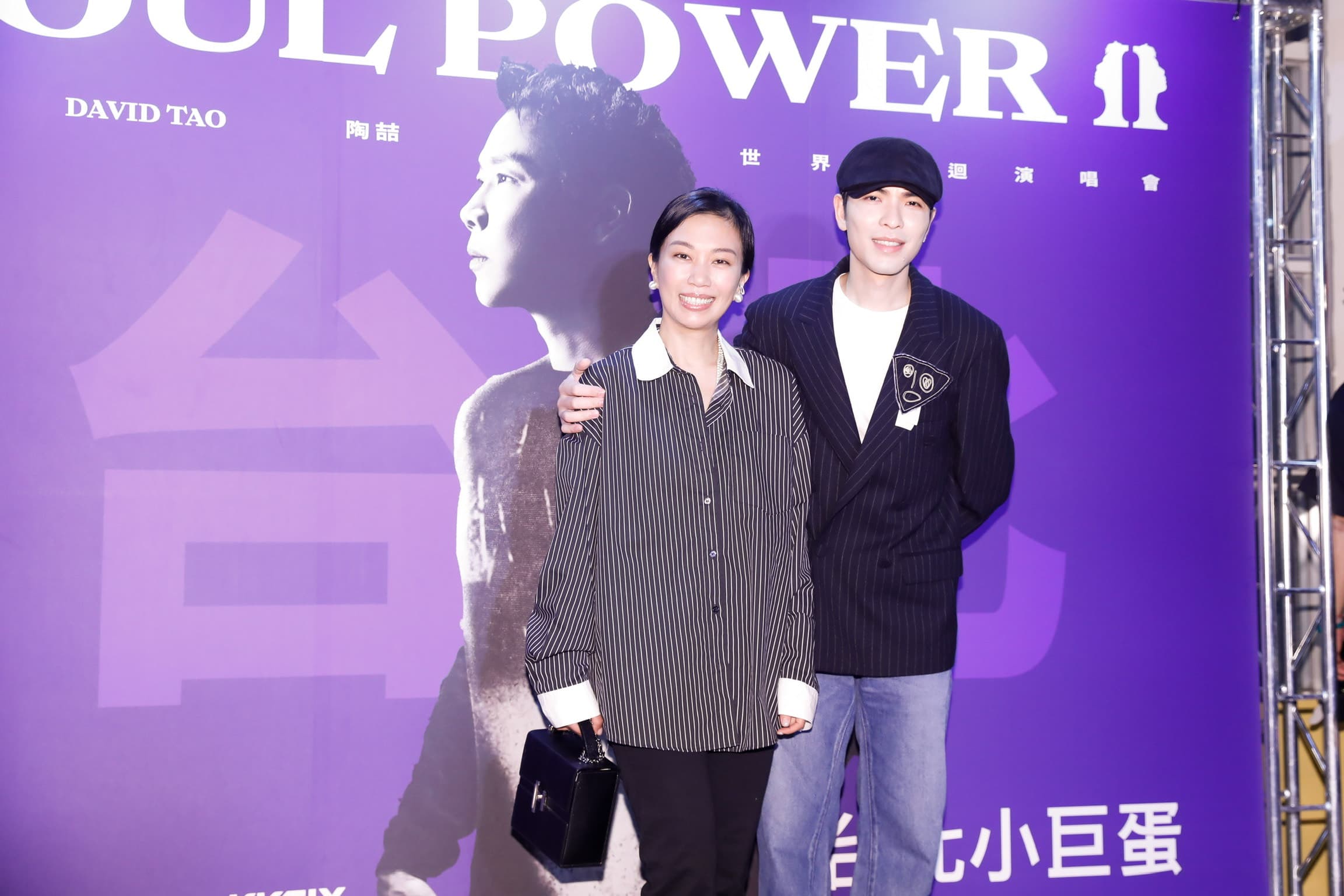 蕭敬騰與老婆Summer攜手看演唱會。