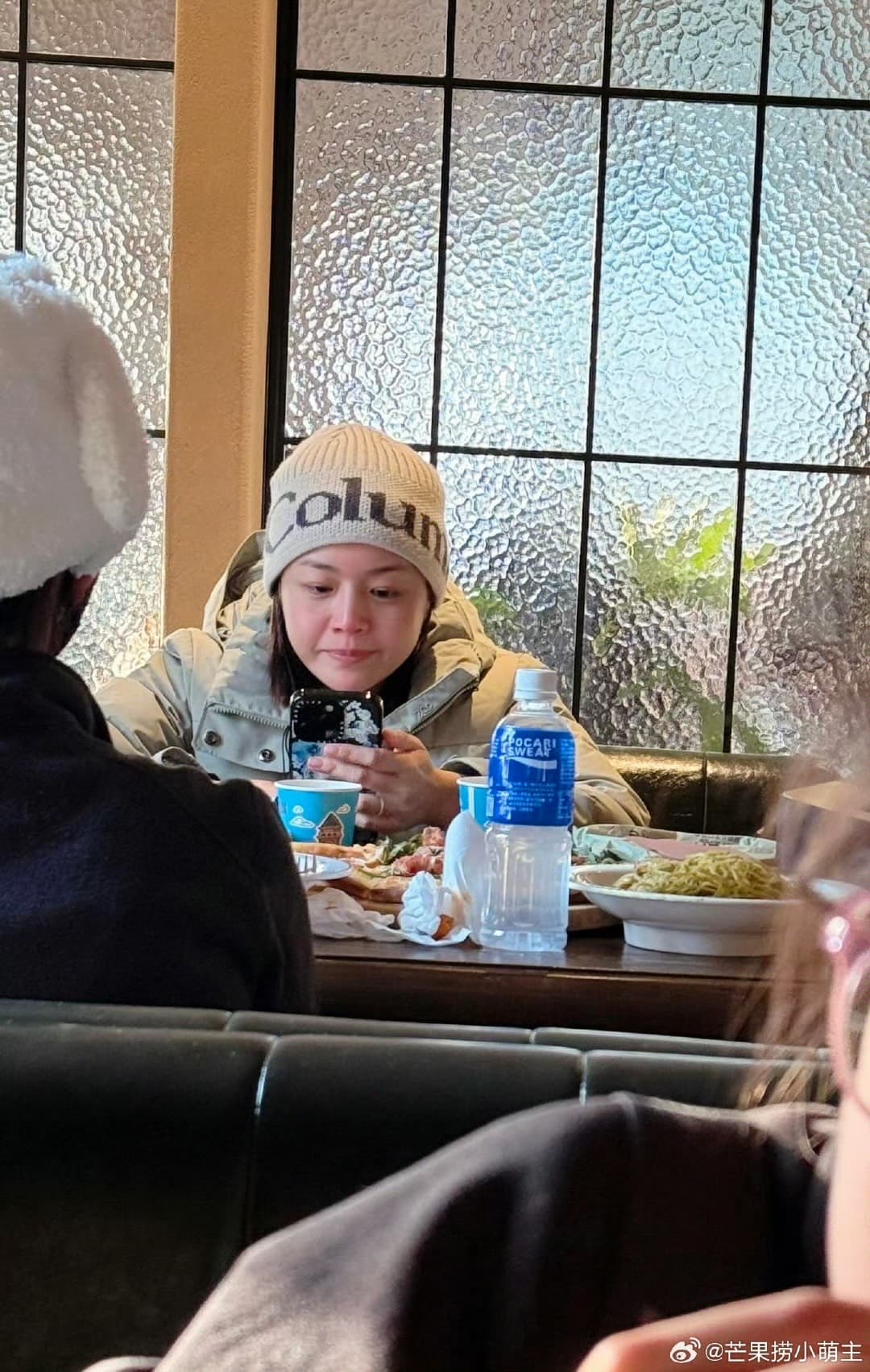 值得注意的是,一月份時,陳妍希手上仍戴著婚戒。(翻攝自微博)
