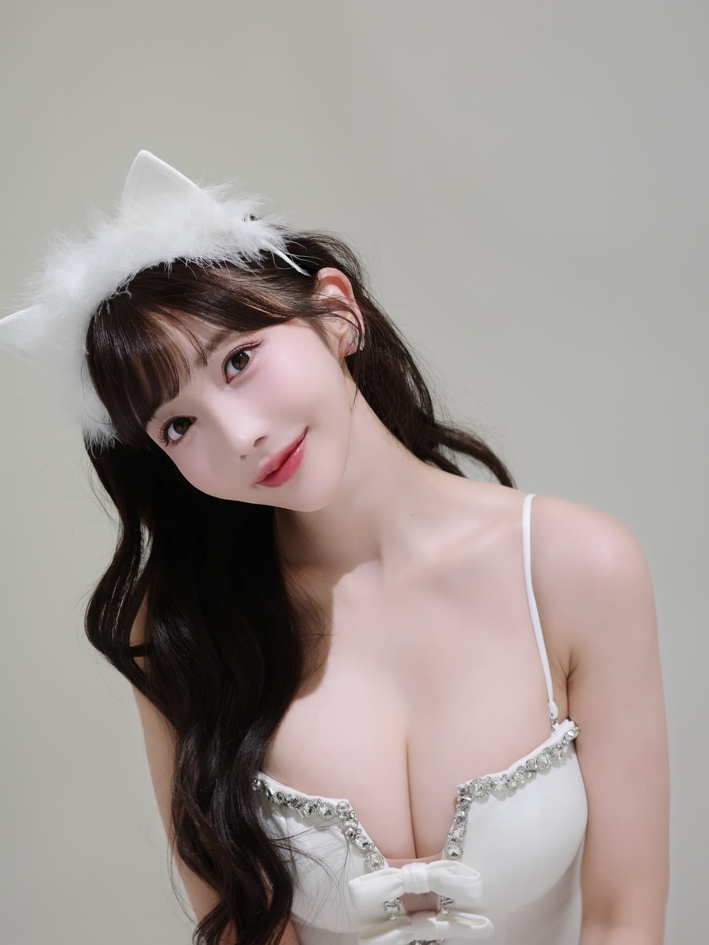 交往期間三山不僅讓大野茜里月給200萬日圓零用錢,還要求她資助價值約2,000萬日圓的賓士G-Class名車及高級名錶,總計豪砸超過1億日圓。(翻攝自大野茜里IG)