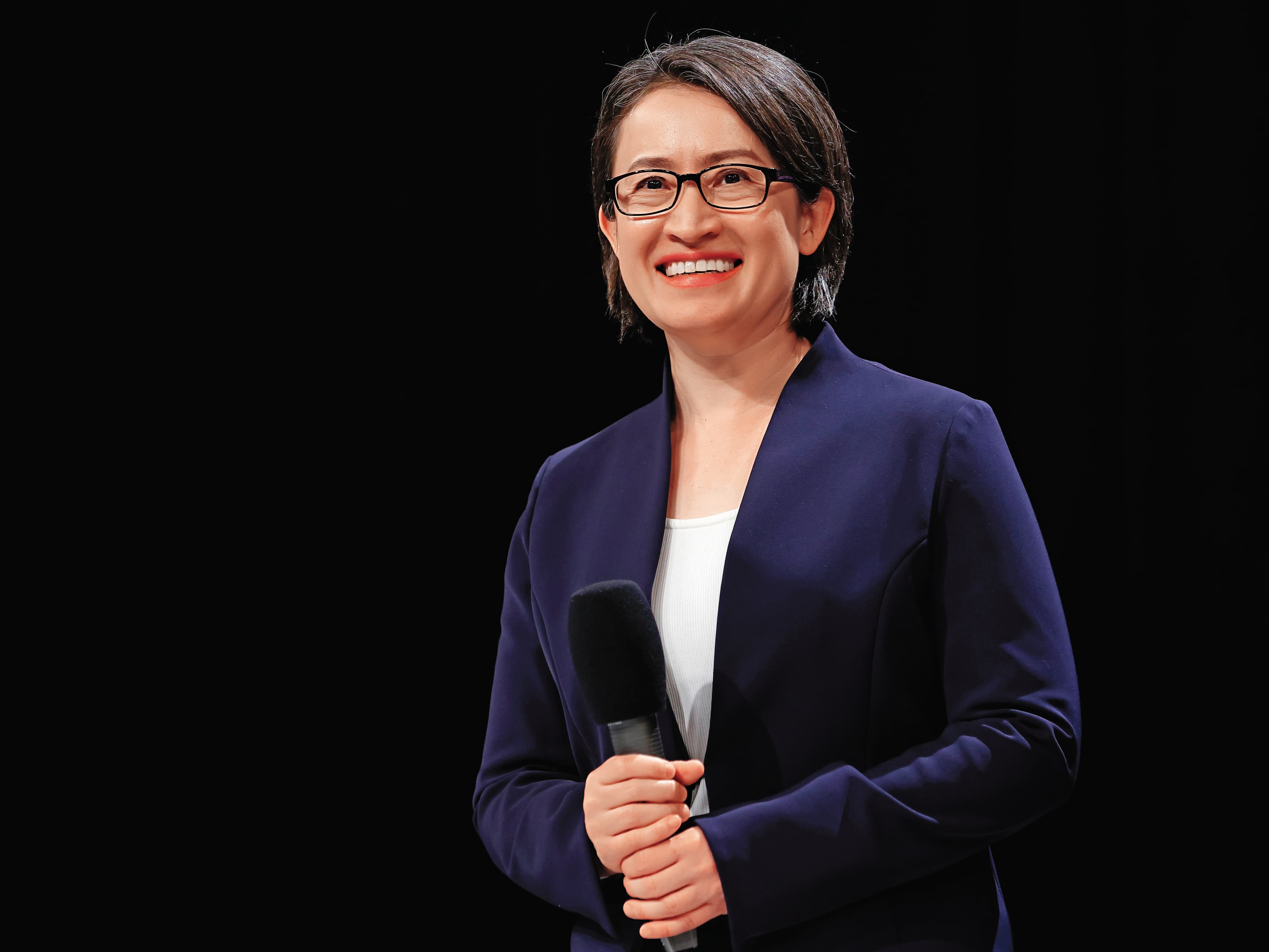 蕭美琴發表演說的風格沉穩誠懇,展露她從民意代表到外交官的歷練與自信。