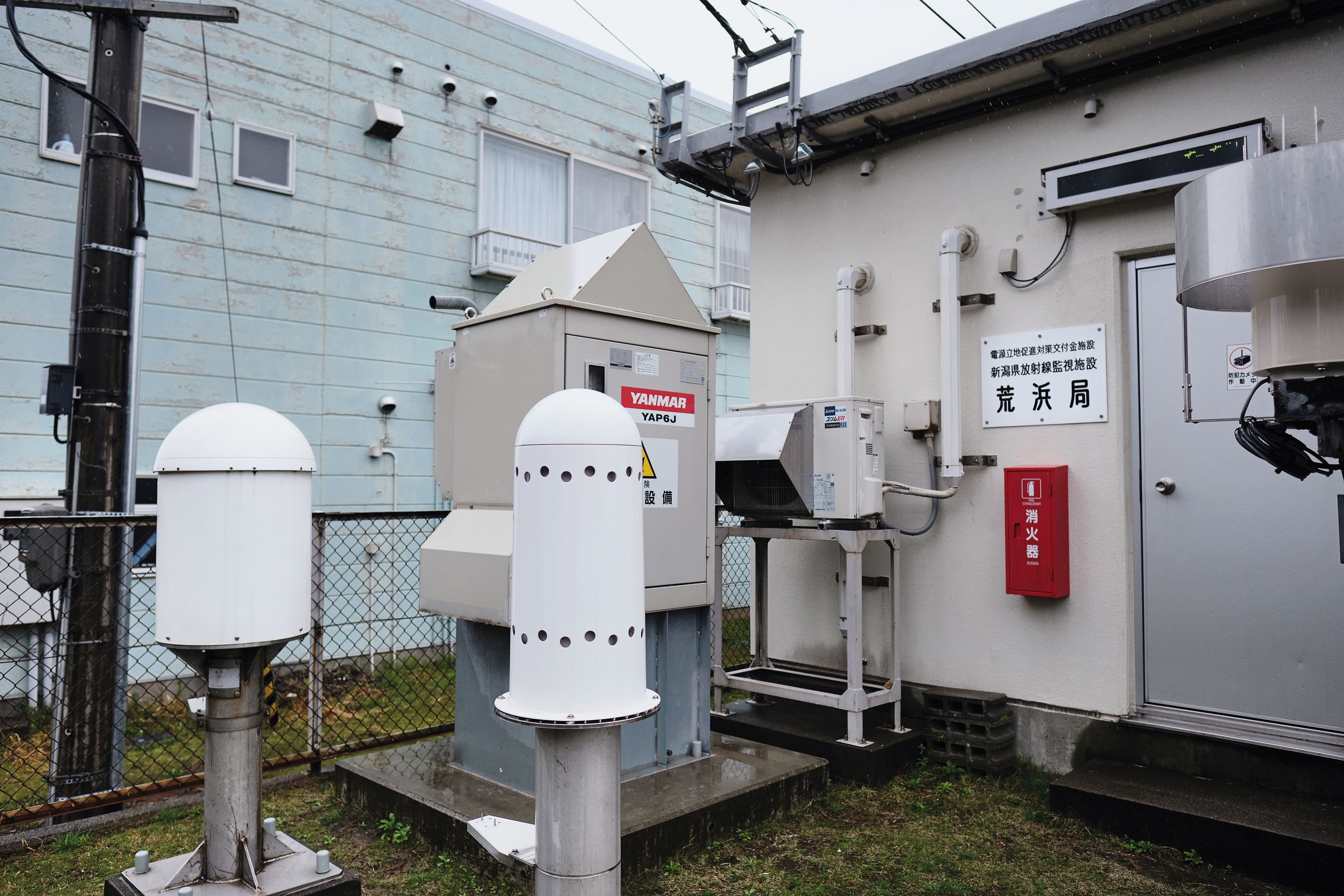 東電及地方政府為讓居民安心,在柏崎刈羽電廠旁設有大量輻射偵測點,並每月公布偵測數值。