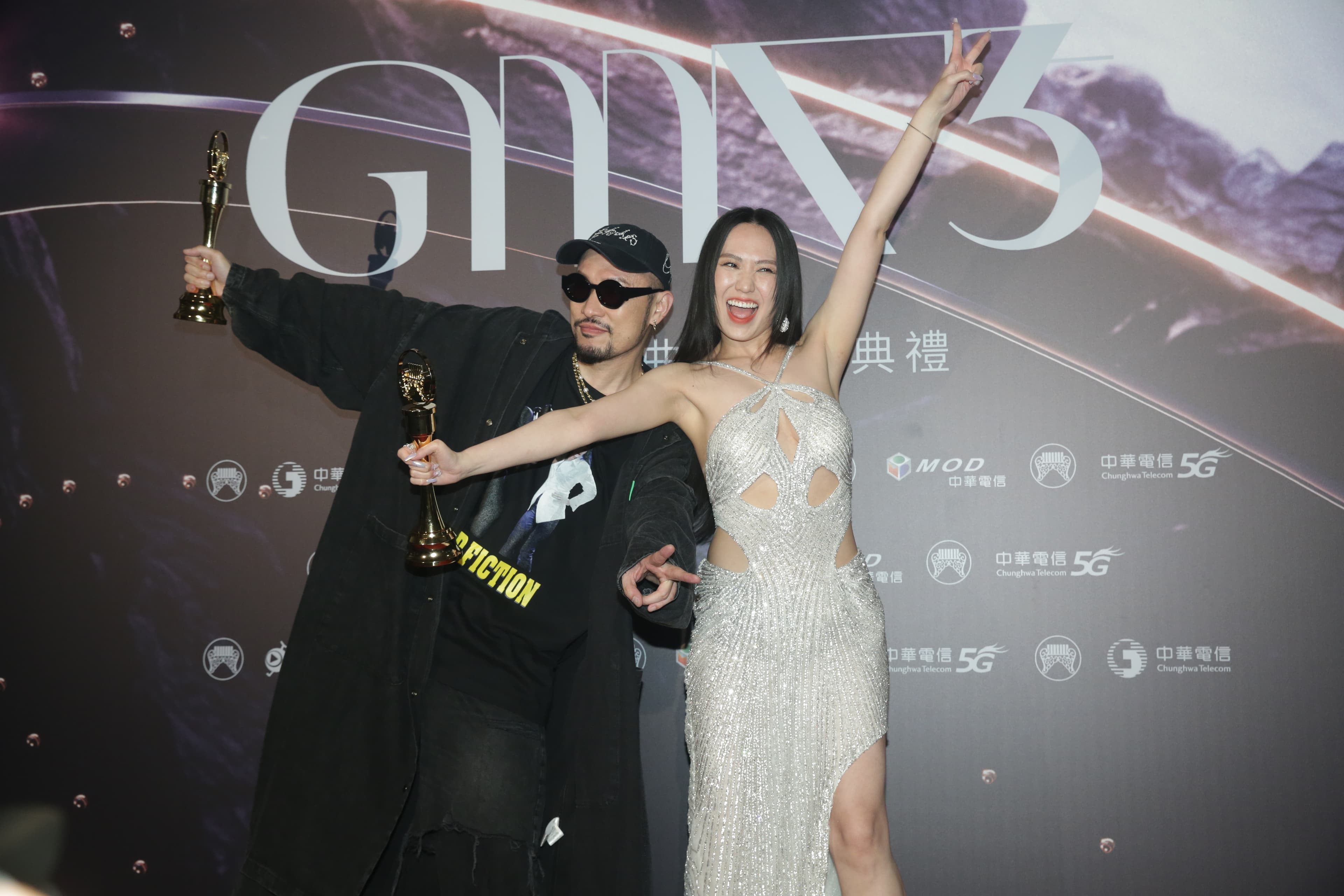 孫盛希成功封后,熱狗拿下歌王。