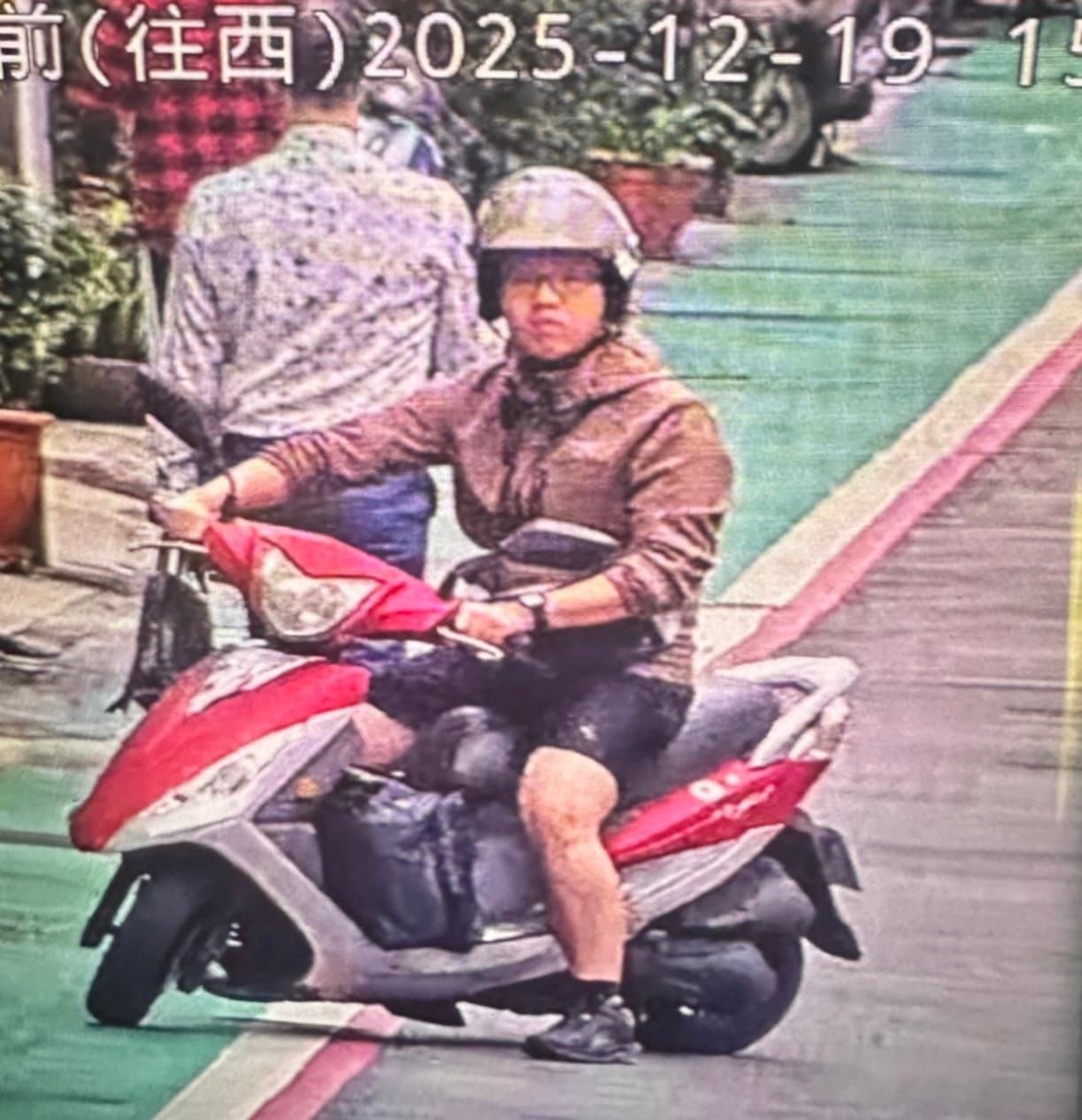 張文數度縱火、變裝。（翻攝畫面）