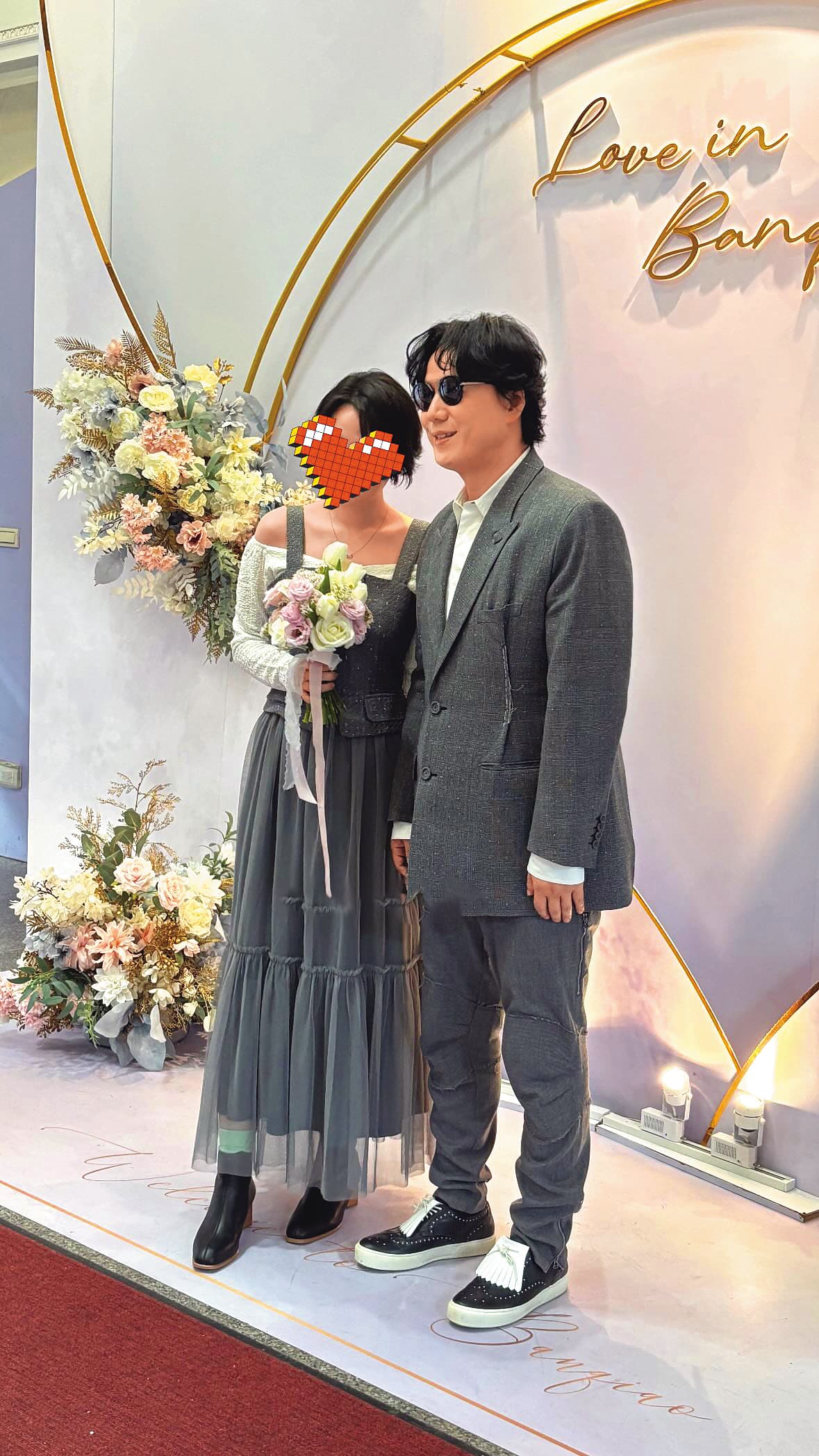 蕭煌奇（右）與Jenny（左）交往了一年多，選在今年1月8日登記結婚，婚宴則訂在明年。（翻攝自Some_creature2021 Threads)