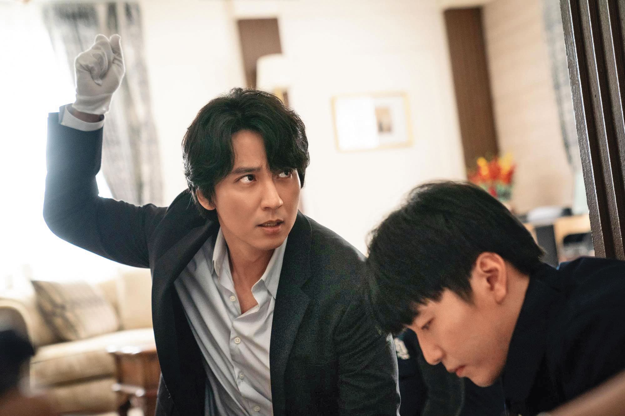 韓劇《解讀惡之心的人們》以權一容為原型,金南佶(左)飾演的側寫師直面殺人犯,戲劇重現韓國警界首次建立犯罪分析體系的歷程。(愛奇藝國際站提供)