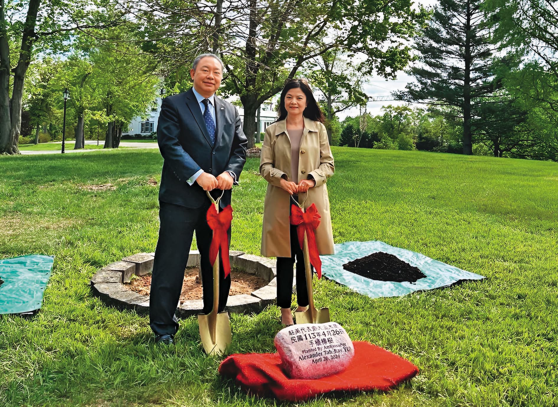 我國駐美代表俞大㵢(左)夫婦遭控亂花公帑,引發不少爭議。(翻攝Taiwan in the US臉書)
