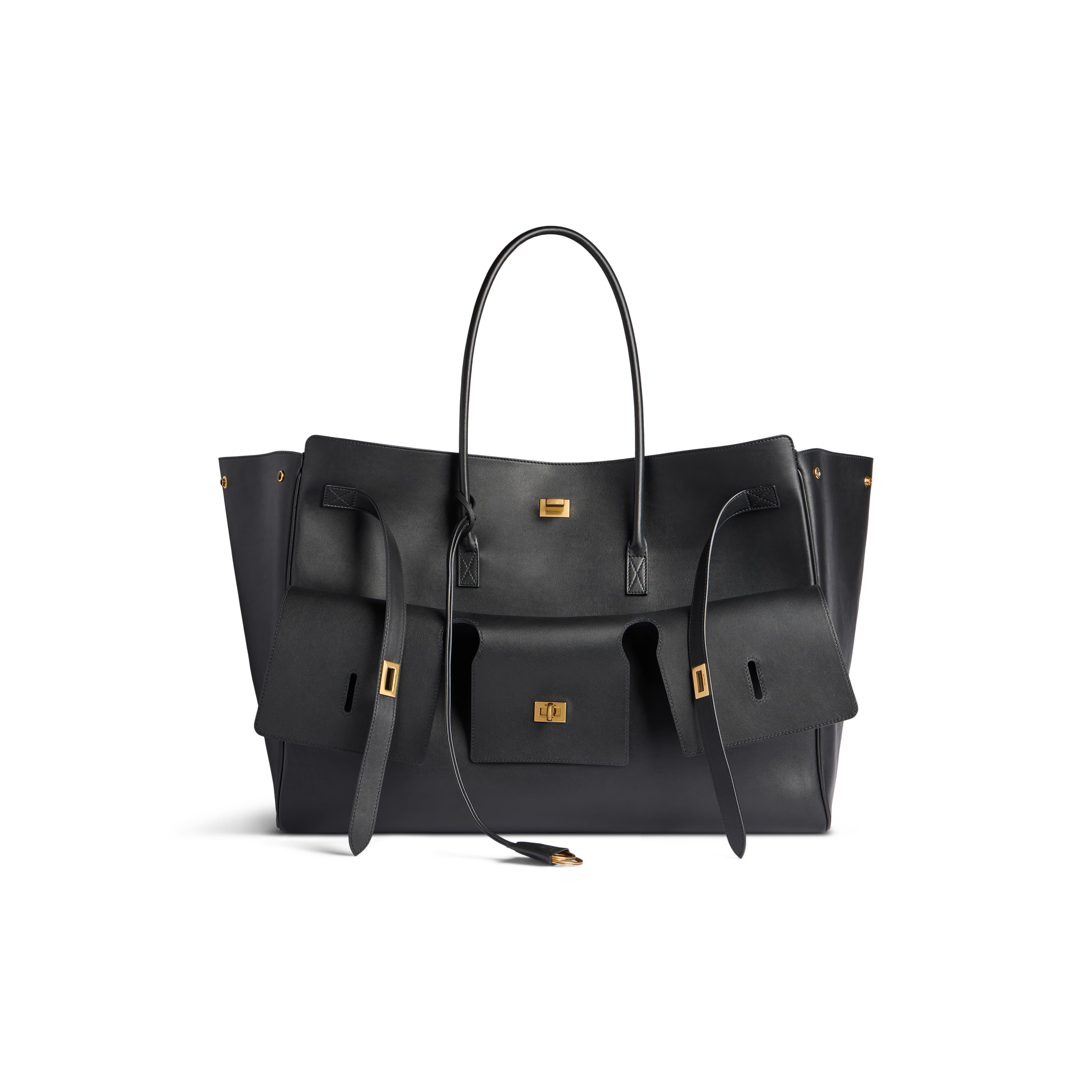 黑色Bel Air Carry-All托特包金扣。NT$245,000(BALENCIAGA提供)