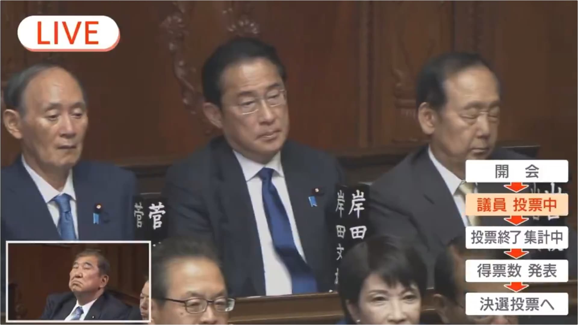 山口俊一(右)直接不演,大爆睡。(翻攝X@shindereraga)