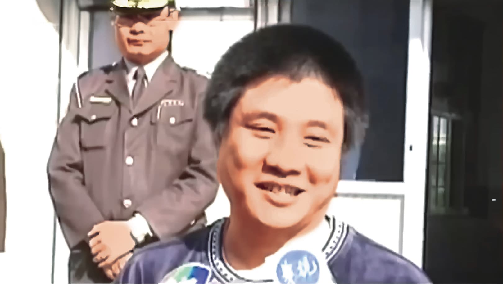許金德為台南新營人,家境貧寒,從小靠著打零工維生,卻也染上不少惡習。(翻攝東森新聞)