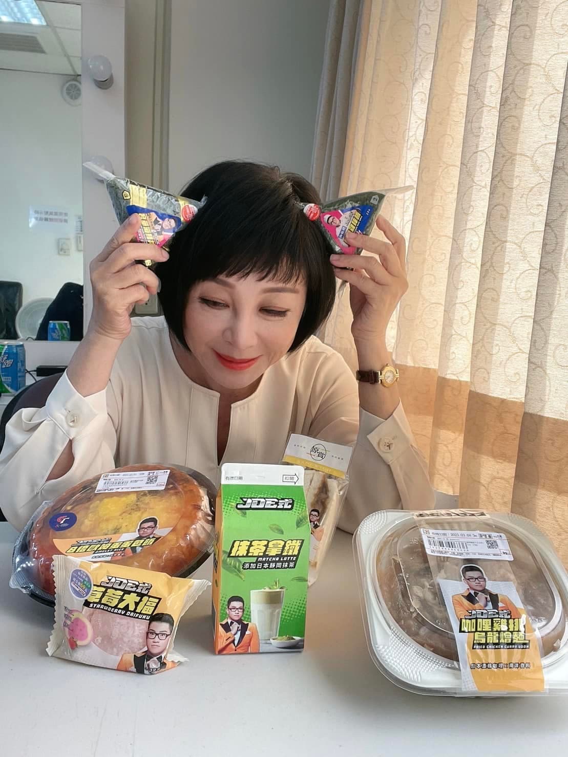 吳淡如買一堆Joeman與超商的聯名商品,力挺乾兒子。(翻攝吳淡如臉書)