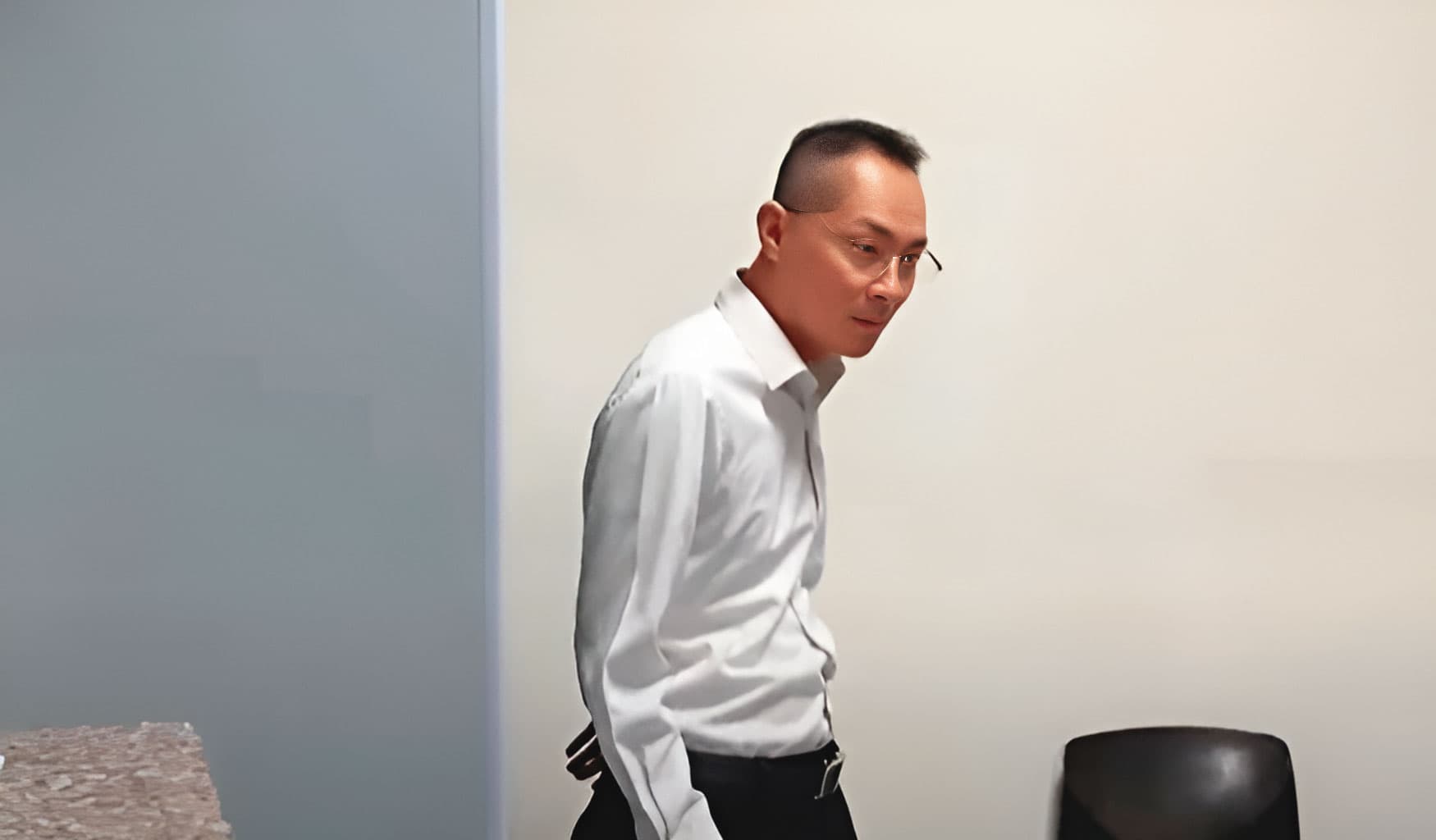 林宜瑾的大弟任其議員助理,因領到薪水後未回捐,僅列為證人傳喚。二弟「肉粽」林昱仲(圖)純為證人協助調查。(東森新聞提供)