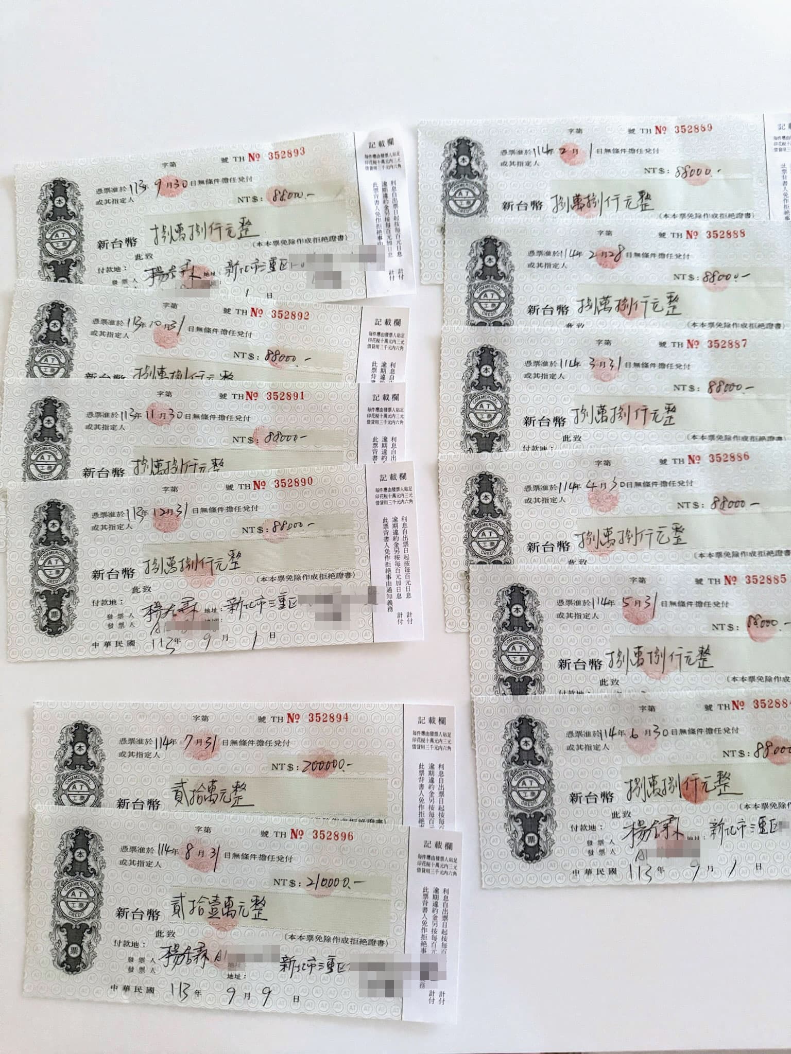 楊居霖用各種名目向A小姐借了2百多萬元,簽下十多張本票。(讀者提供)