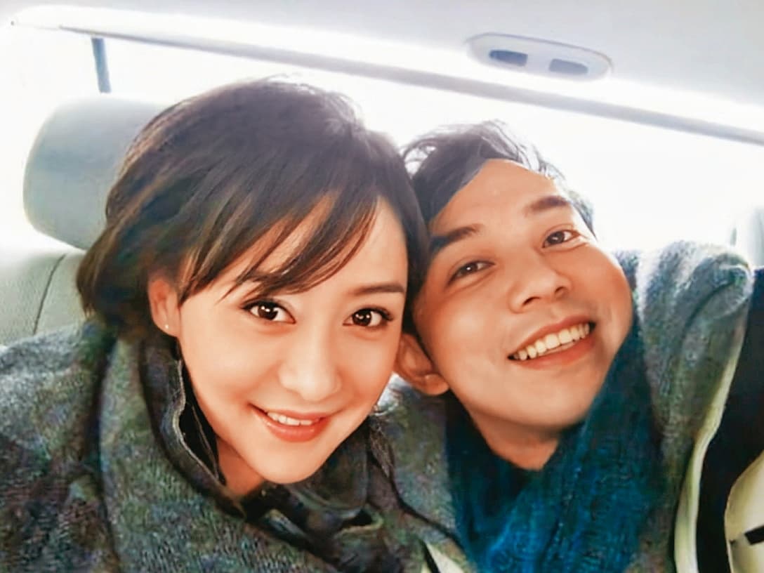 陳德容與富豪老公王贊策(右)結婚8年即離婚。(翻攝自陳德容微博)