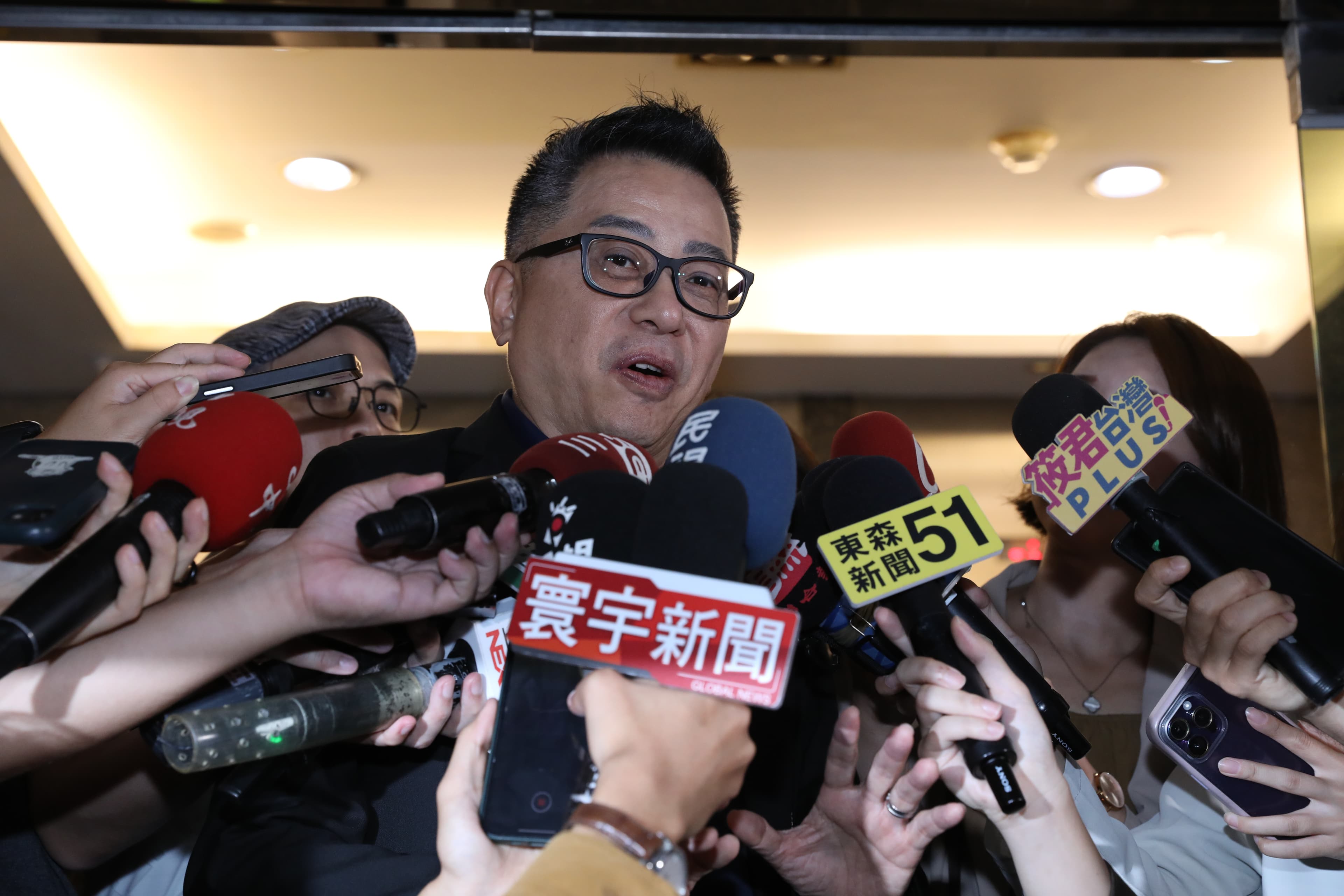 民眾黨中評會主委李偉華會後表示,黃珊珊停權3年,同案競選總部財務長李文宗與黨員端木正除名。