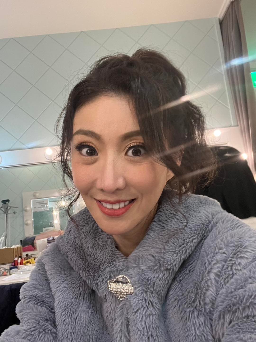 陳蔓菲的老公對於自己被當隱形人、媽媽被當佣人默不作聲。(翻攝陳曼菲臉書)