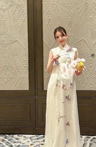 方媛中秋節發美照,當時她仍腹大便便,打破9月低傳她已生產流言。(翻攝自方媛微博)