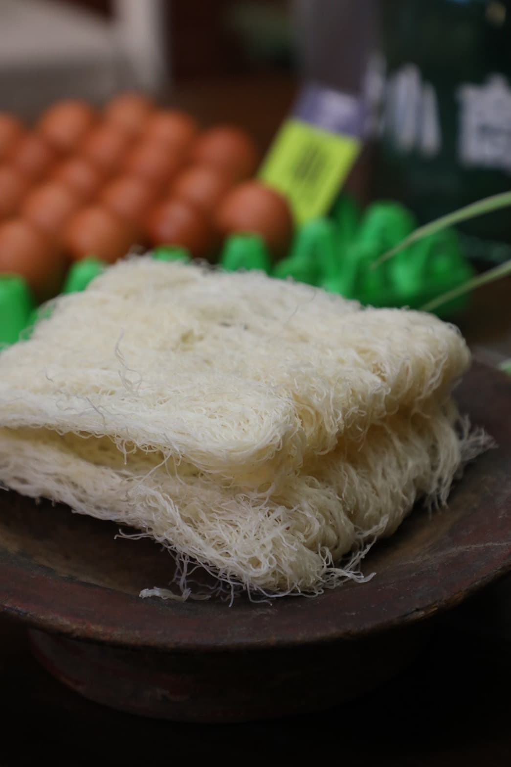 在「新村小商號」也能買到裸裝販售,來自百年米粉老店「三川」的單片米粉。(45元起/單片)