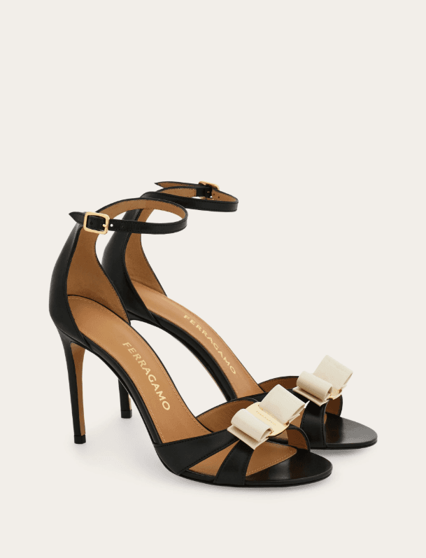 Vara蝴蝶結涼鞋。（FERRAGAMO提供）