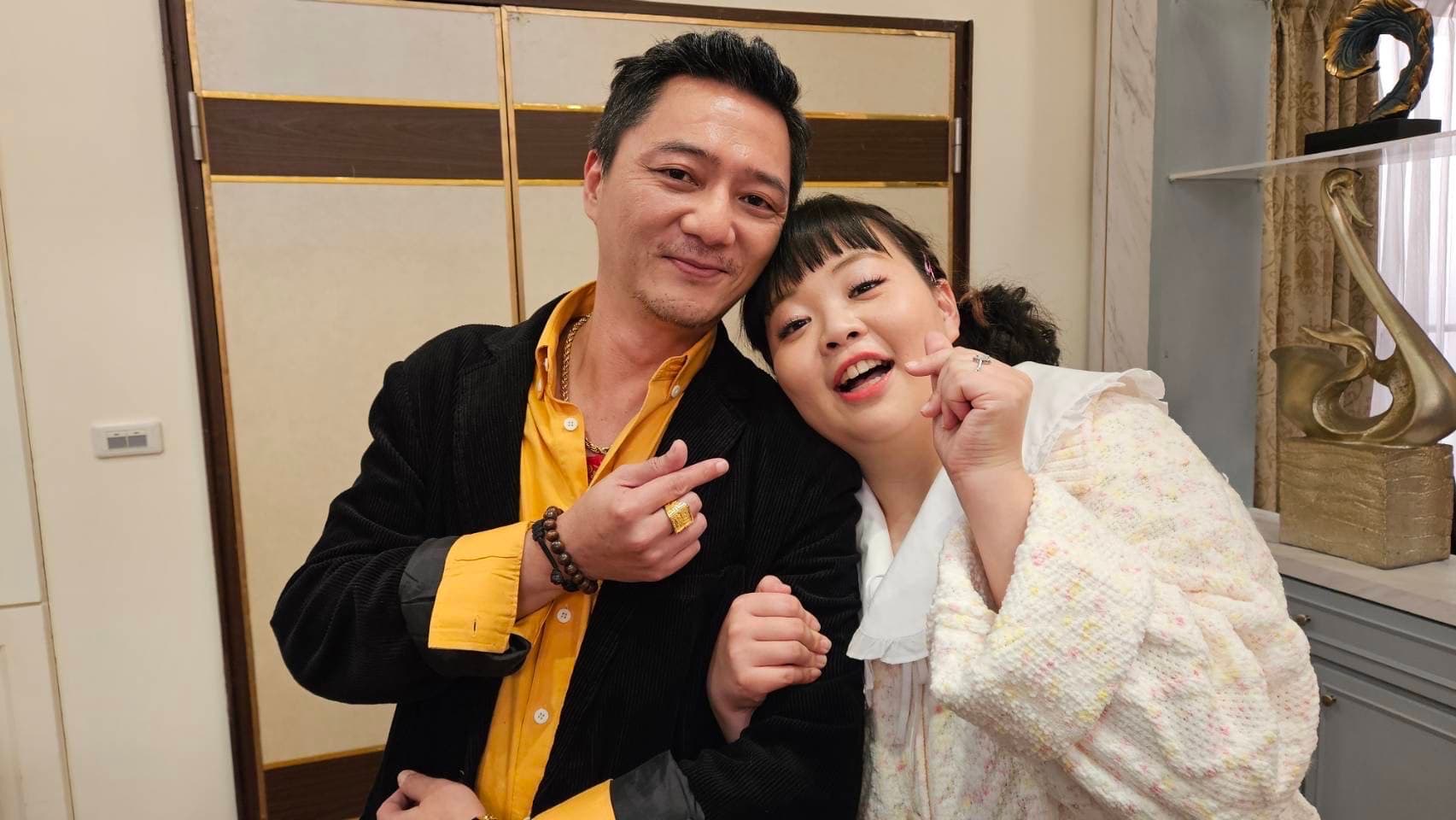 宮美樂《愛的榮耀》飾演藍葦華女兒，兩人對戲深受觀眾喜愛。（民視提供）