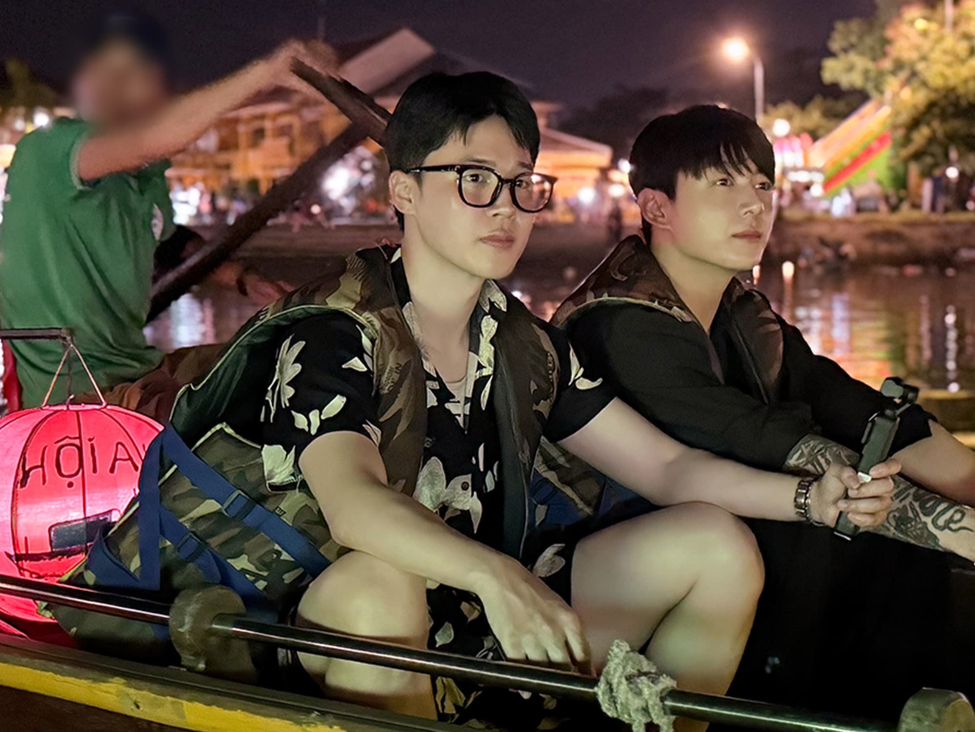 BTS成員智旻(左)與柾國的實境秀《ARE YOU SURE?!》第二季將從瑞士玩到越南。(Disney+提供)