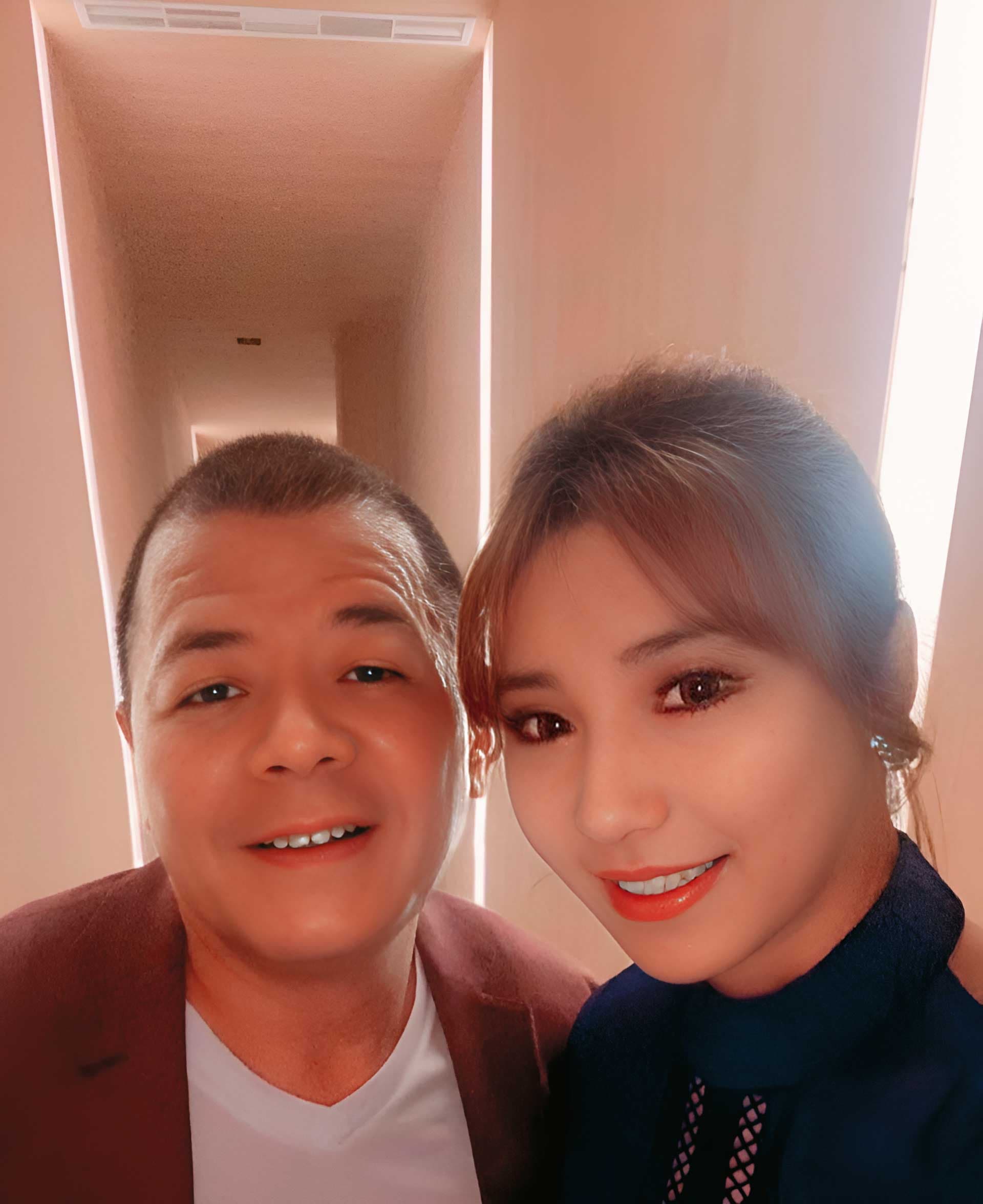 張嘉渝(右)自稱前台中市議長張清堂(左)的乾妹,藉此取信被害人。(讀者提供)