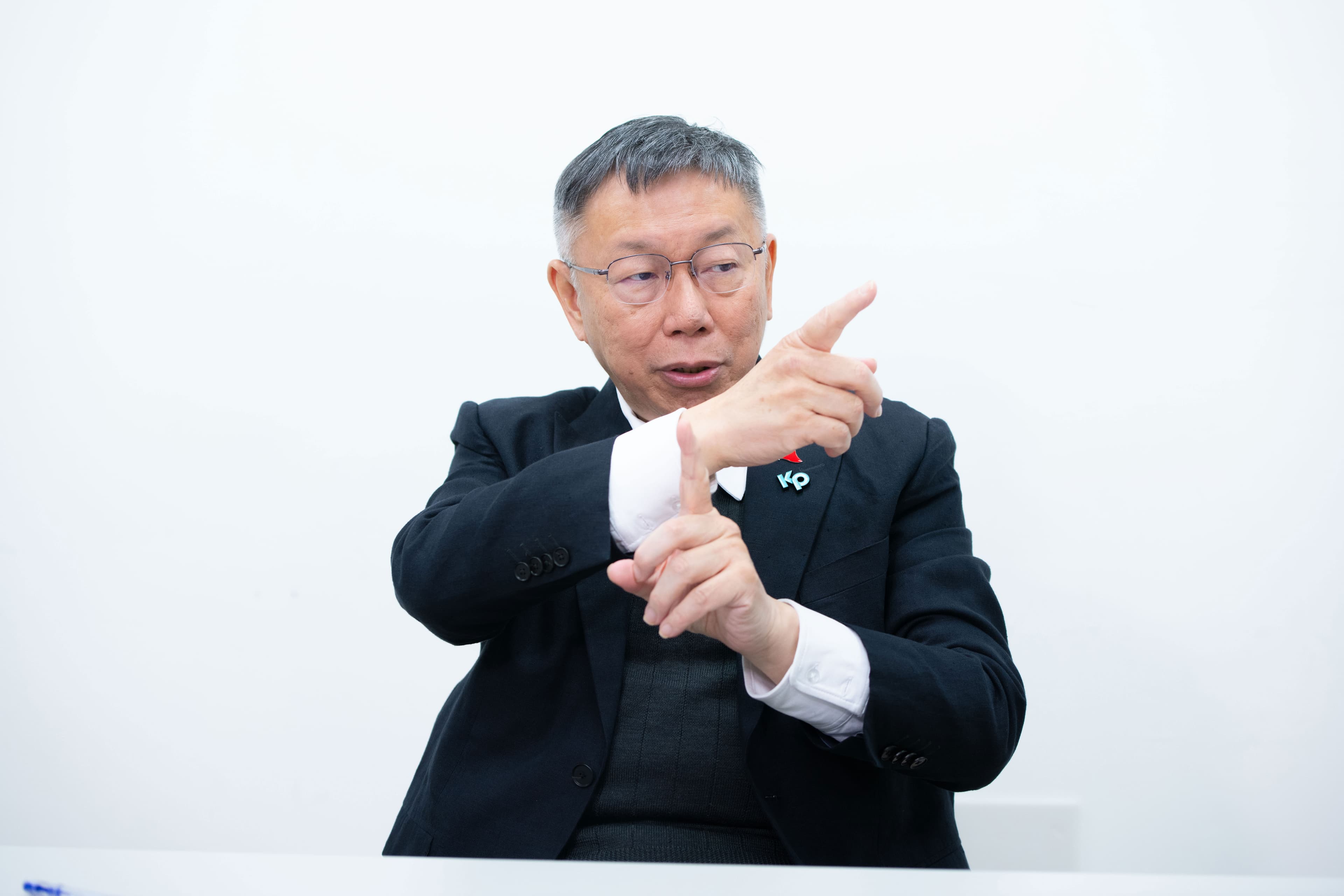 柯文哲左批賴清德、右攻侯友宜,稱自己「非最好,但最適合」當總統的候選人。