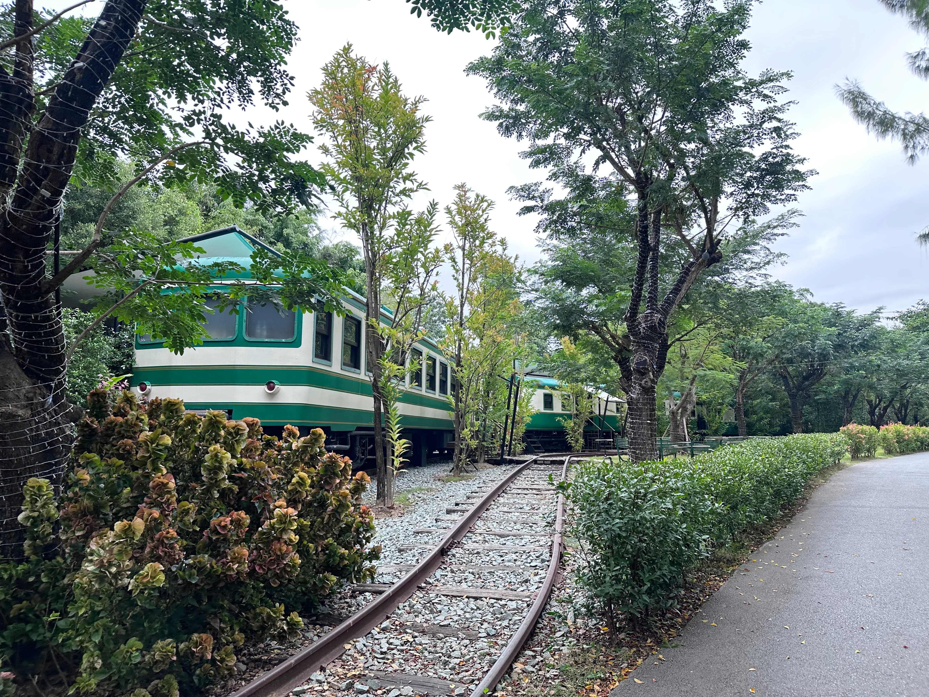 套房由退役的火車車廂改造而成，一個世紀前，它們曾在泰國東北部沿鐵路運送乘客。