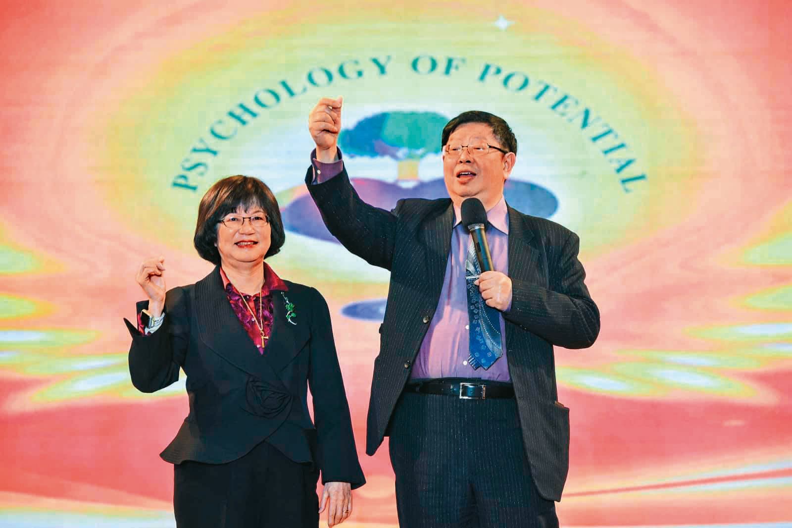 P.O.P.心理企管顧問公司由呂秀金與黃振輝夫妻在1990年成立,2人遭控不具心理師資格,卻開設相關治療課程涉及強制猥褻等罪。(翻攝P.O.P.黃老師.呂老師臉書)