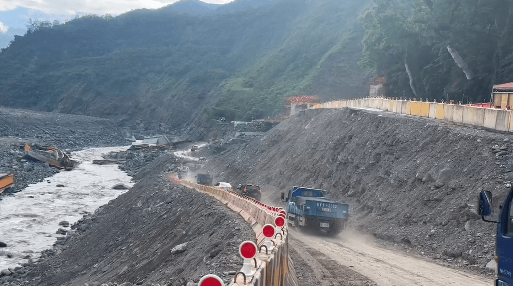 明霸克露橋便道今起開放固定時段通行。(南區養護工程分局提供)
