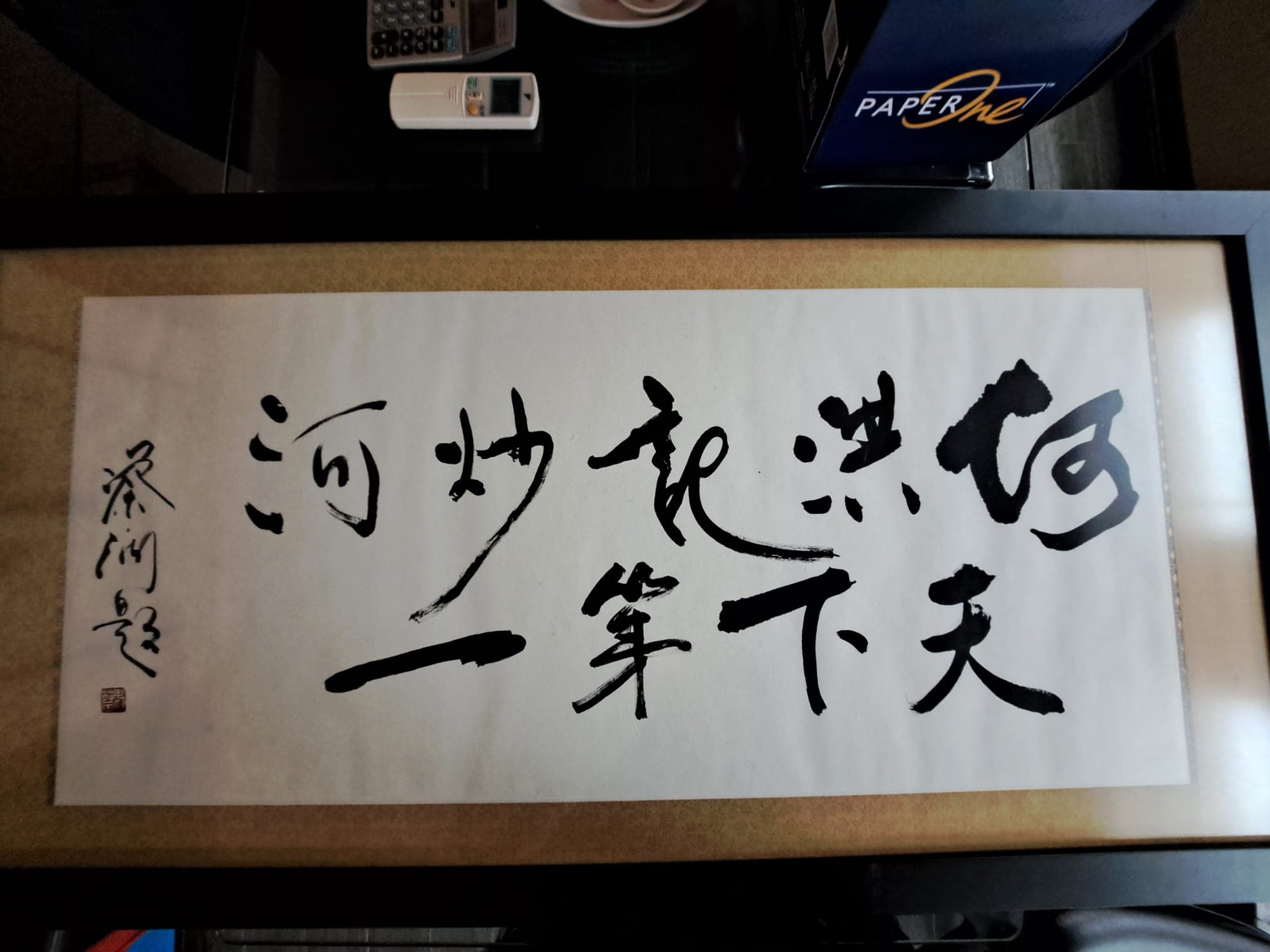 何洪記的「乾炒牛河」,用料、炒功都講究,曾被美食家蔡瀾譽為「天下第一」,還寫下匾額送給何洪記。(何敏誠提供)