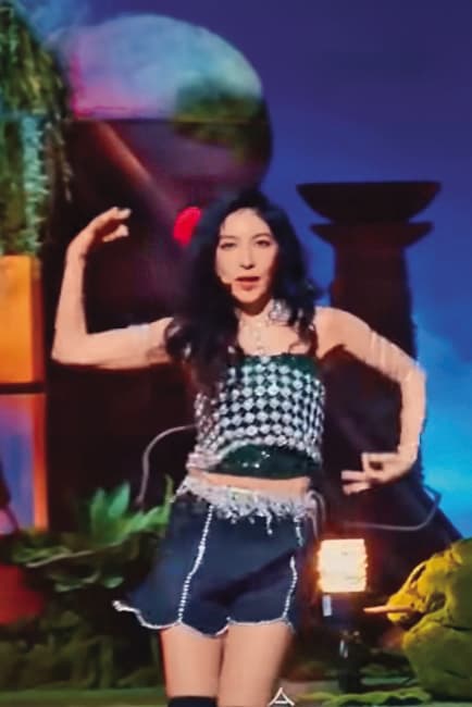 楊謹華賣力熱舞卻被酸像孫悟空,不如就此開創出新戲路,例如女版《西遊記》?(翻攝自芒果TV)