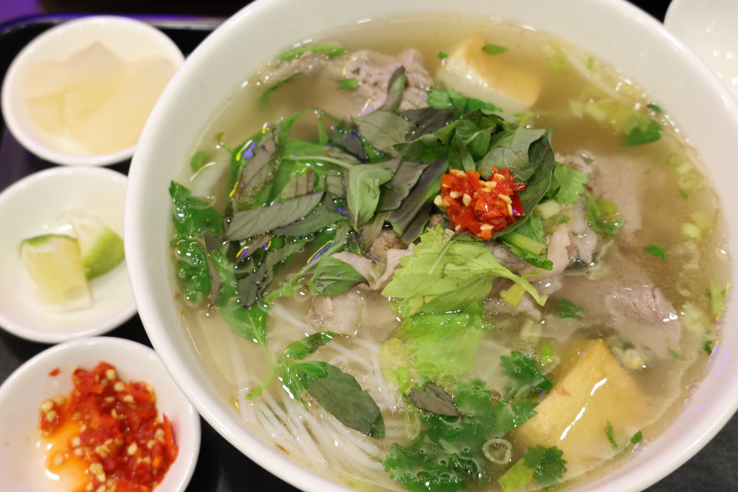 「越式生牛肉河粉」加上一點生辣椒,就是越南滋味。(180元/碗)