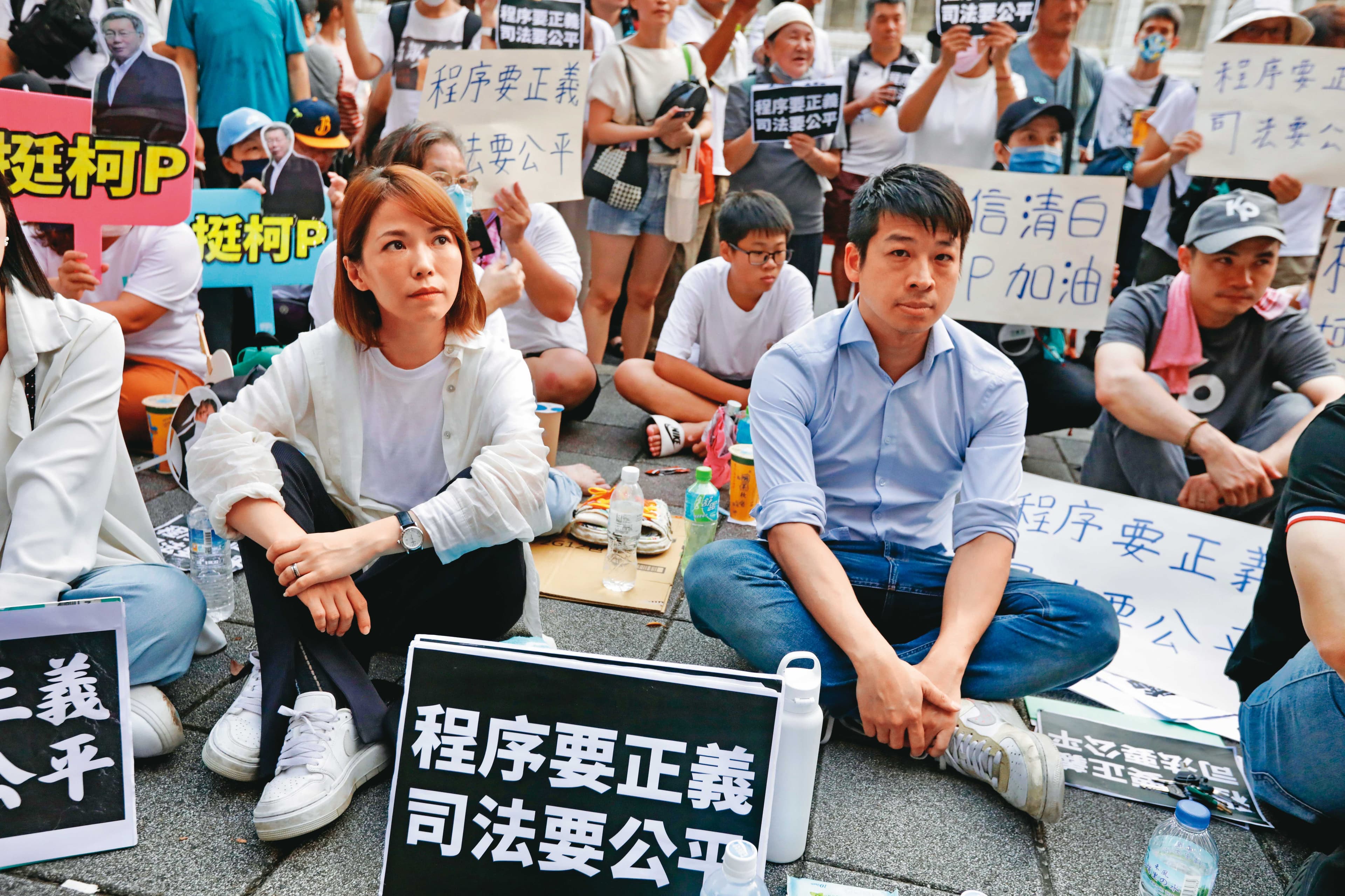 柯文哲司法案纏身,白營實際決策核心共組7人小組,「戰狼夫婦」陳智菡(前左)、許甫(前右)也在列。