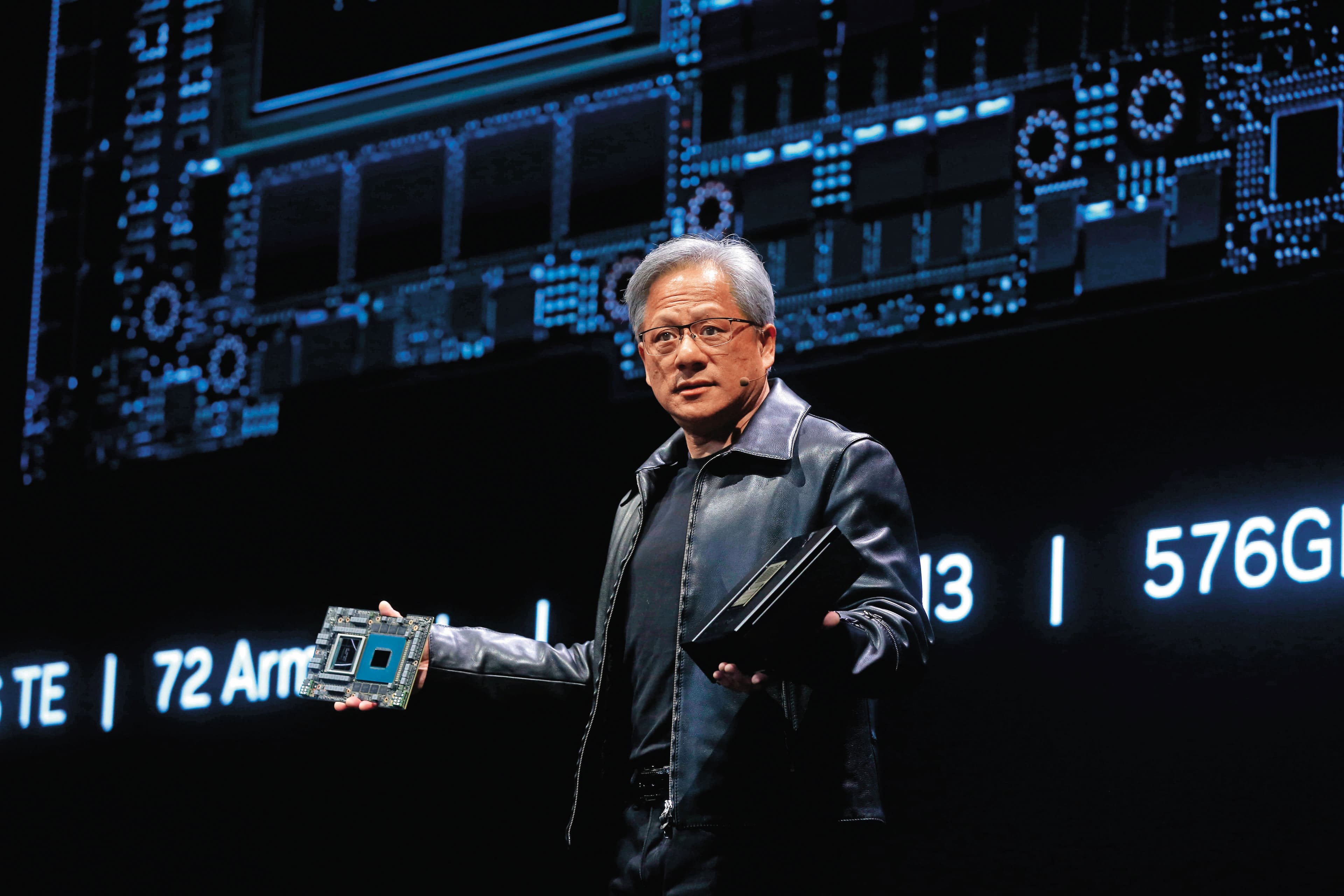 輝達執行長黃仁勳出席Computex。《彭博》形容,他每次旋風訪台有如搖滾巨星受到熱情歡迎。