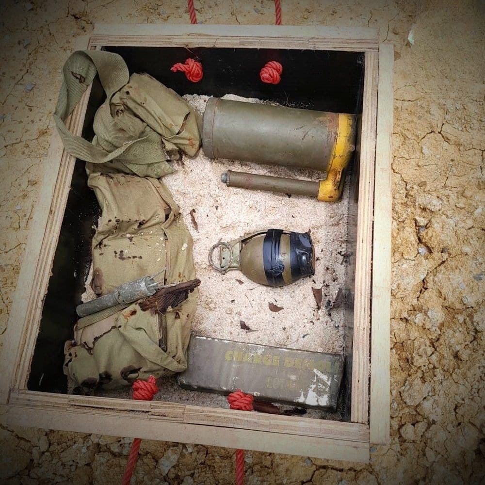 現場發現一批具極高殺傷力的軍用爆裂物。(翻攝畫面)