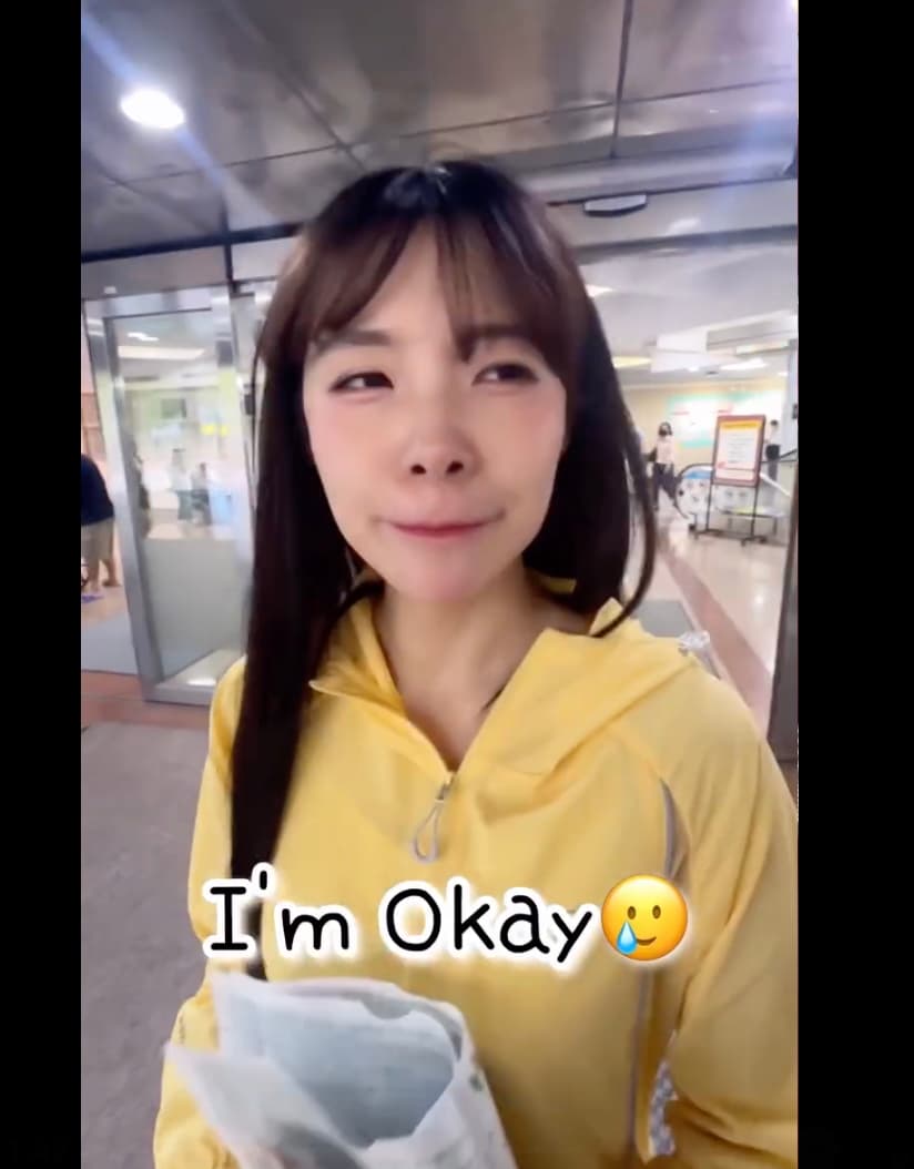 李多慧 就醫後仍對鏡頭喊「I’m okay」。(臉書)