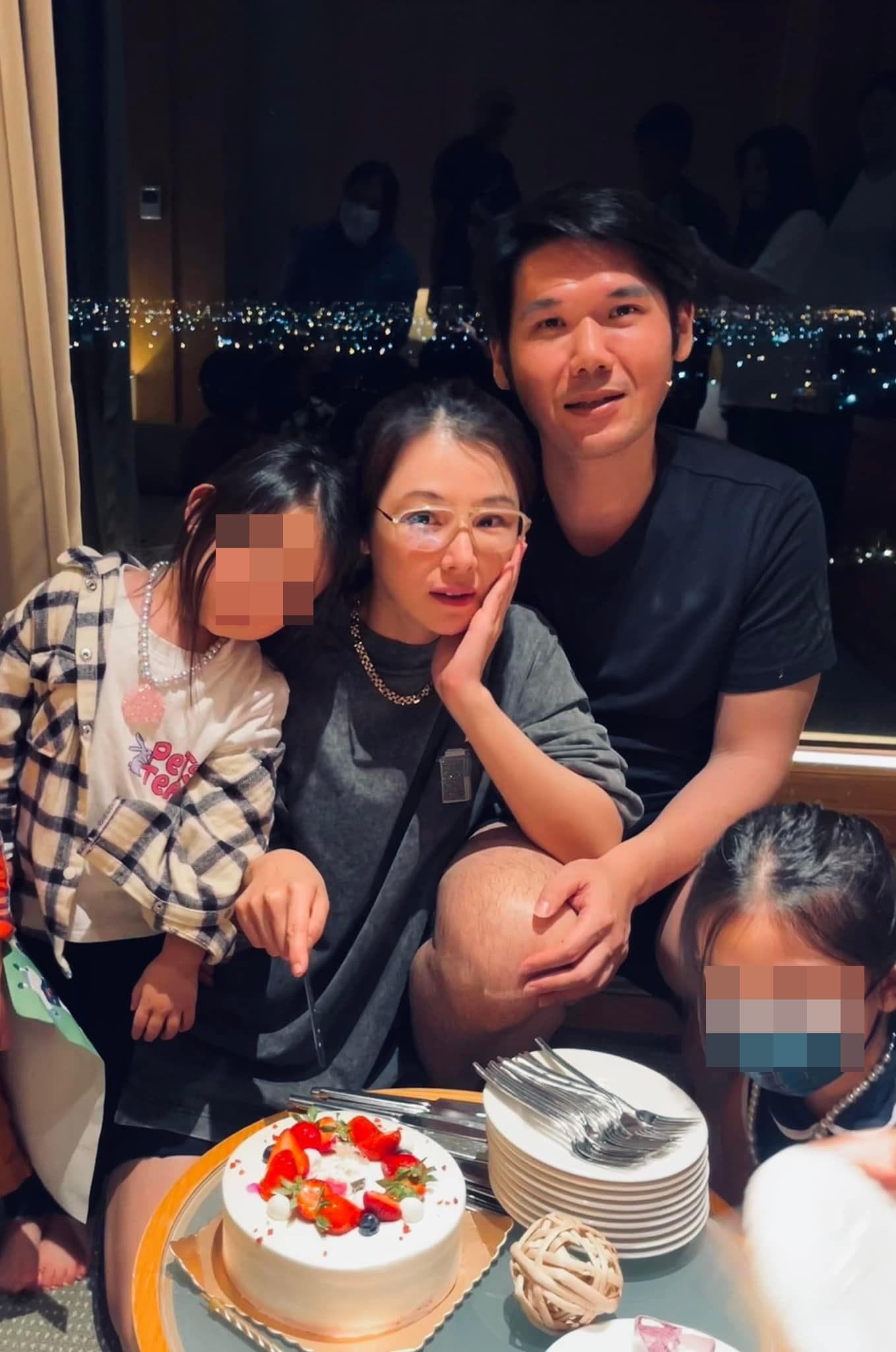 陳怡蓉一家三口。(翻攝《陳怡蓉的官方FB》粉絲頁)