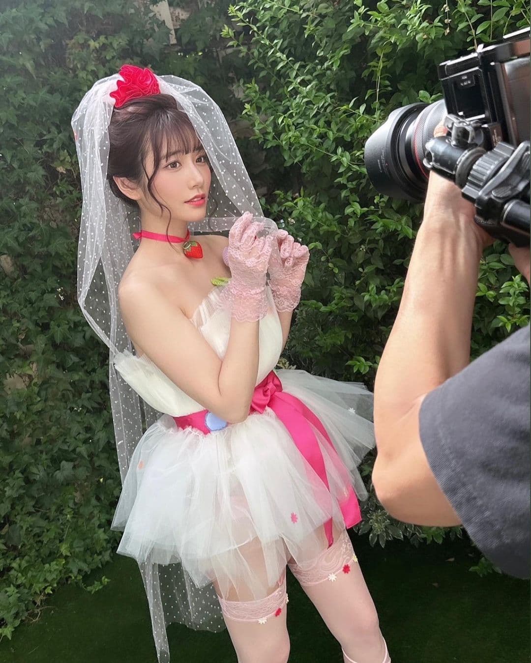 河北彩伽最近發行寫真集,嘗試了多種造型。(翻攝河北彩伽INS)