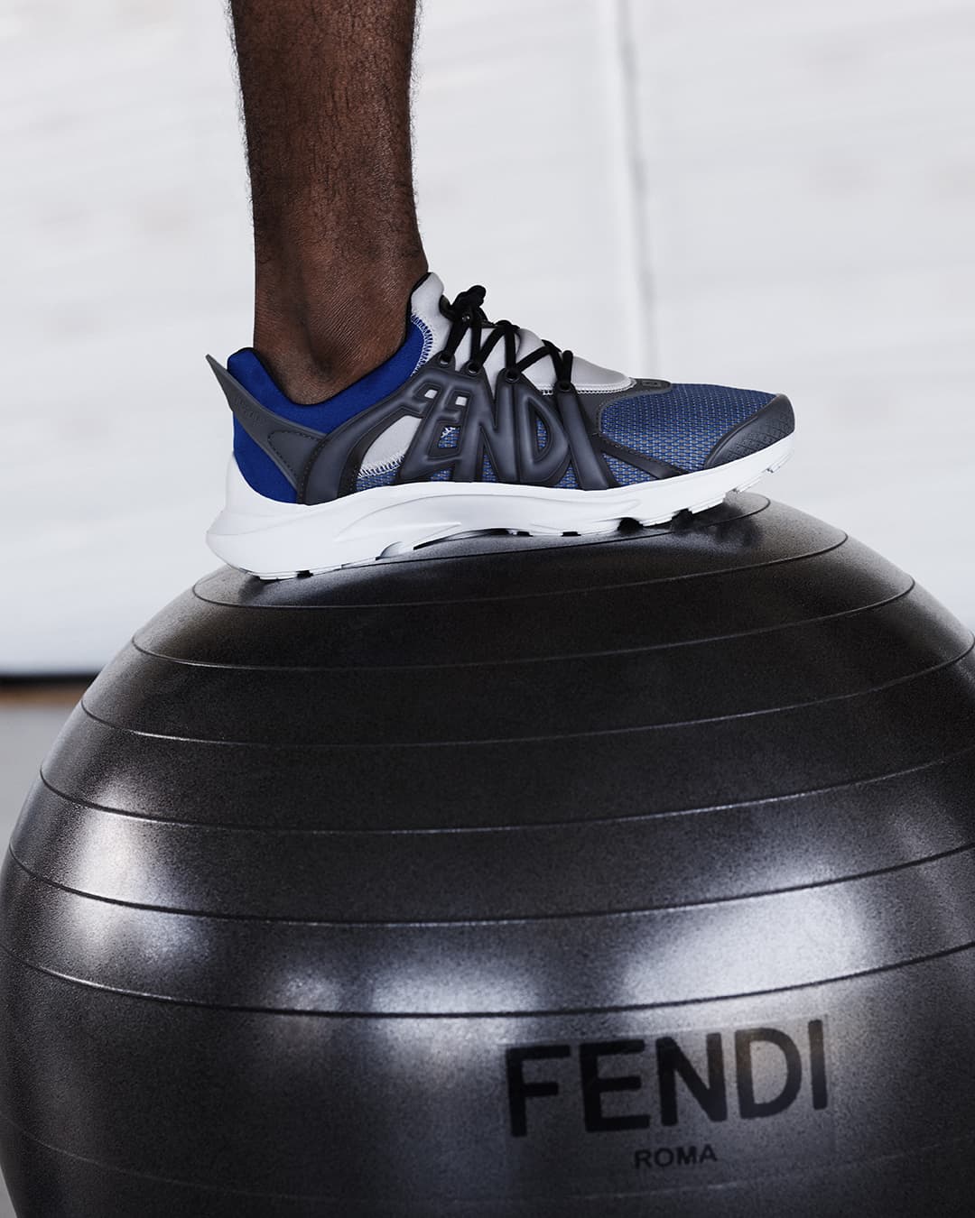 FENDI Tag運動鞋。(FENDI提供)