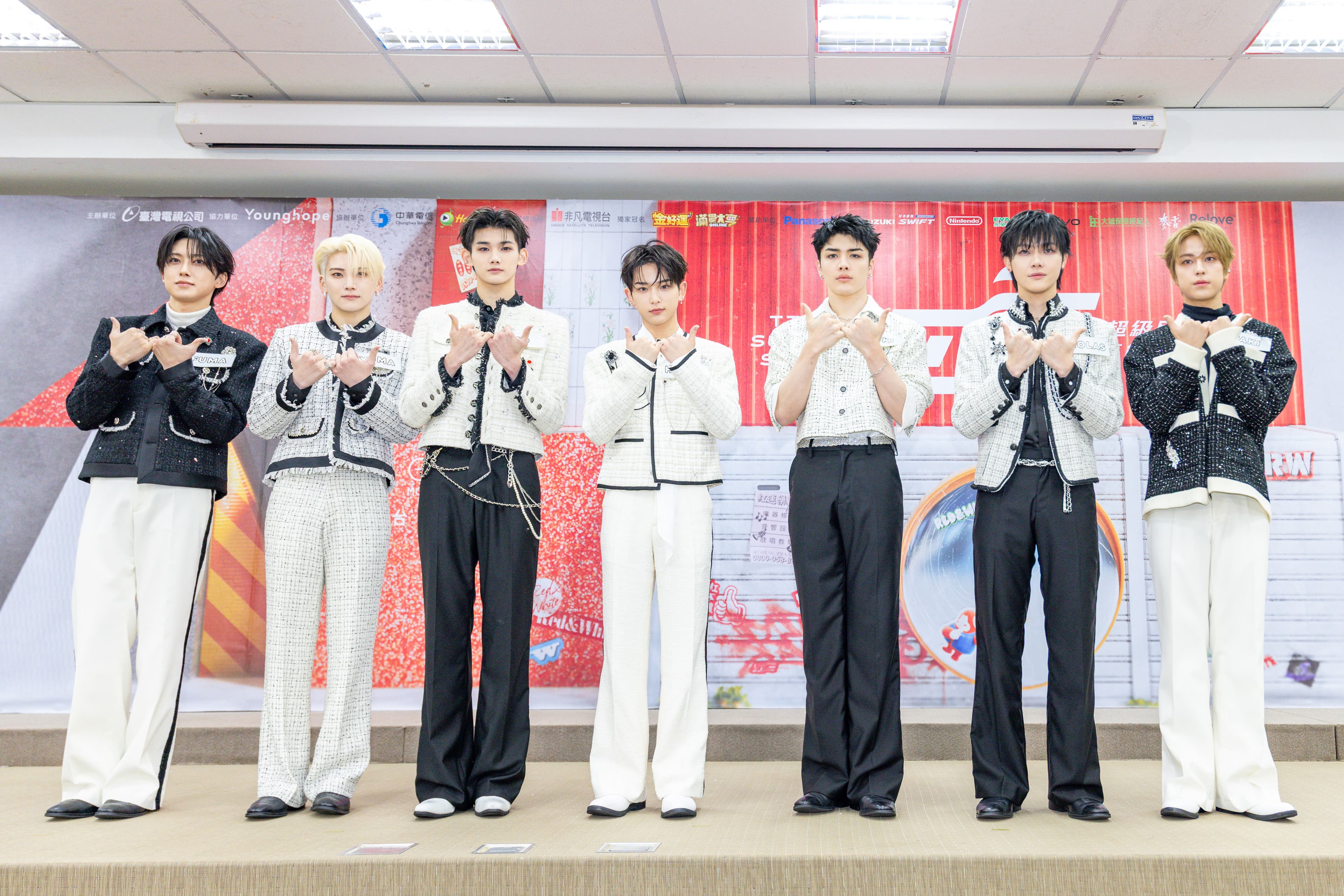 &TEAM隊長EJ與K未能參與本次台視紅白表演,成員們表示一定會全力以赴,帶來不同魅力的表演。左起FUMA、YUMA、JO、HAURA、MAKI、NICHOLAS、TAKI。